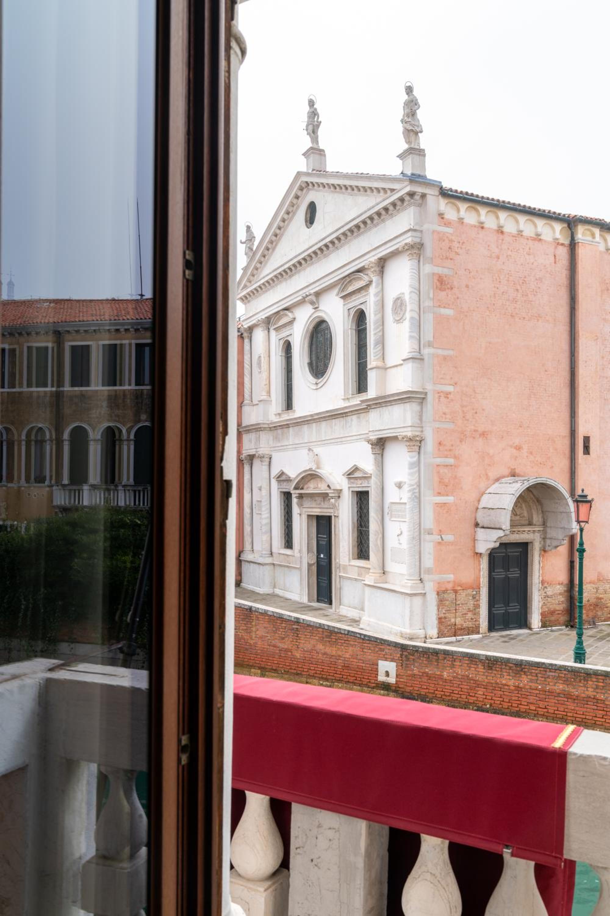 Executive Suite with Spa and Canal View