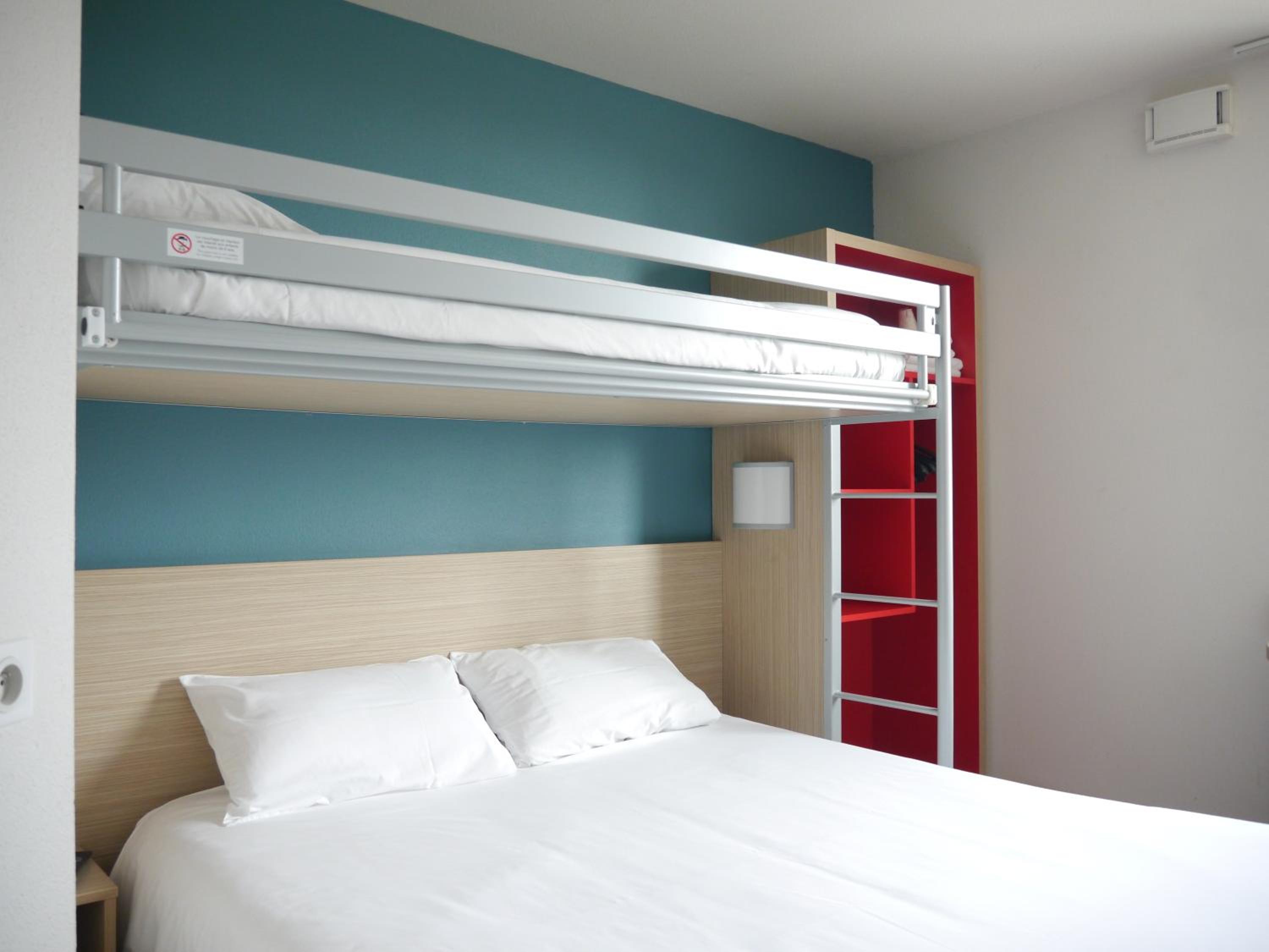 Triple Room (1 Double Bed + 1 Single Bed) - Photo 1