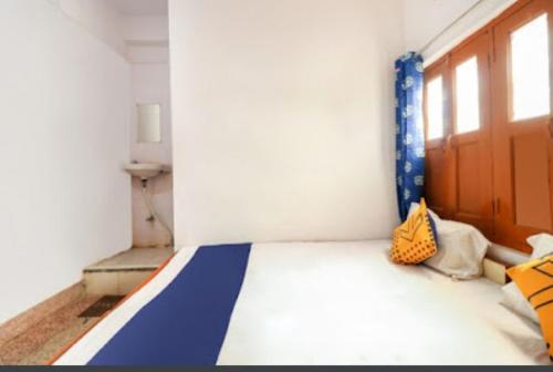 Standard Double Room with Fan photo 3