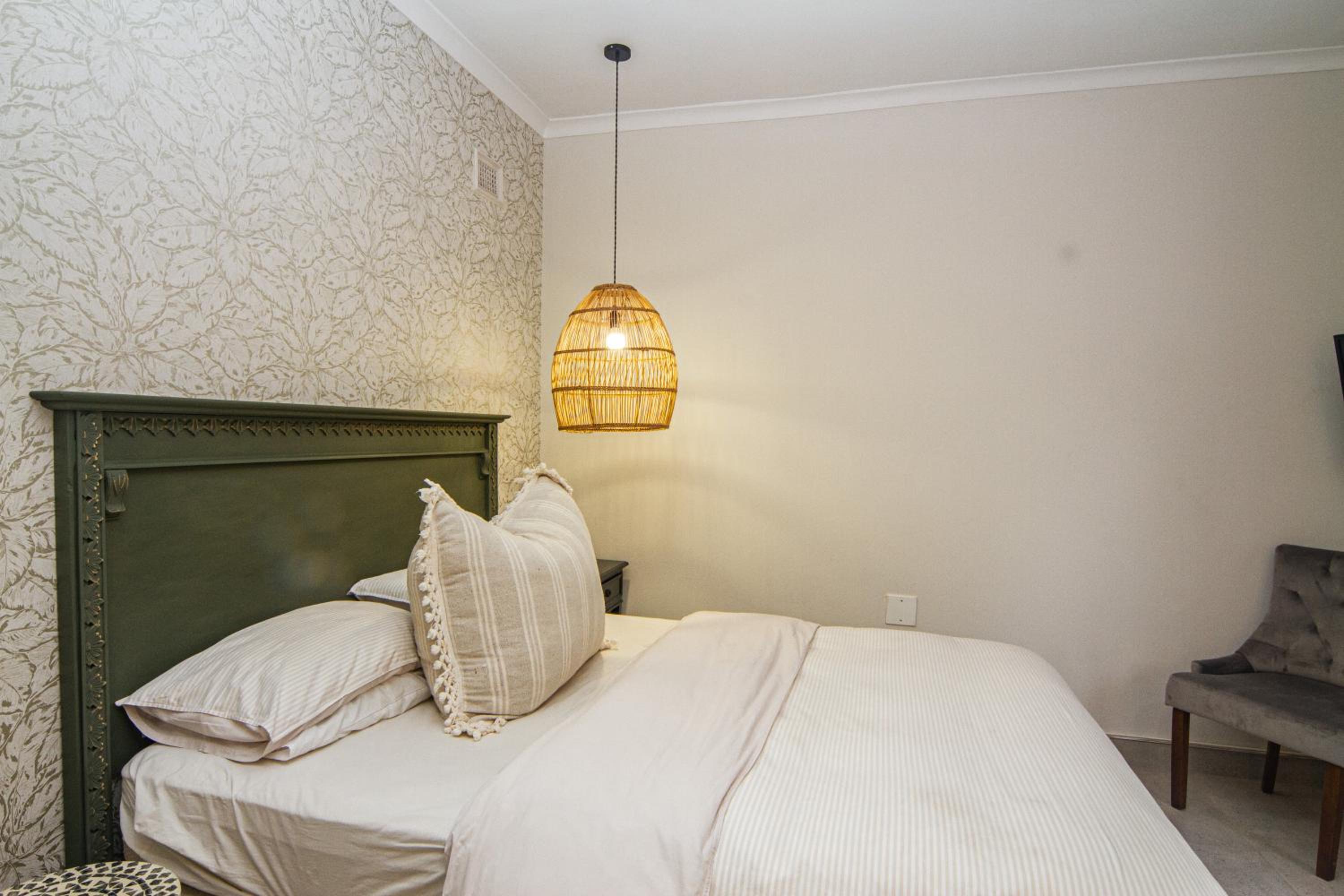 Standard Twin Room - Photo 2