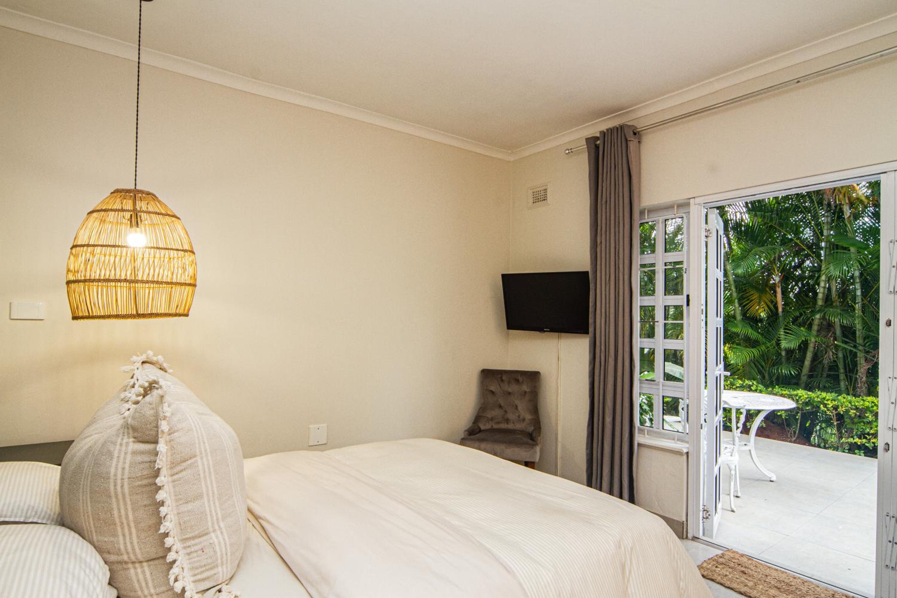 Standard Twin Room - Photo 3