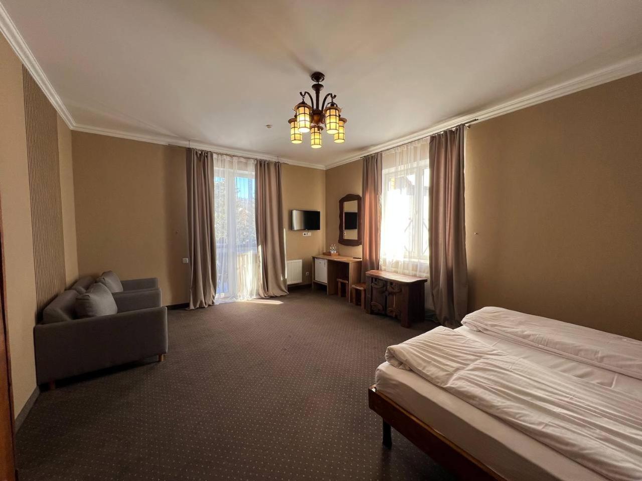 Deluxe Double Room with Balcony photo 3