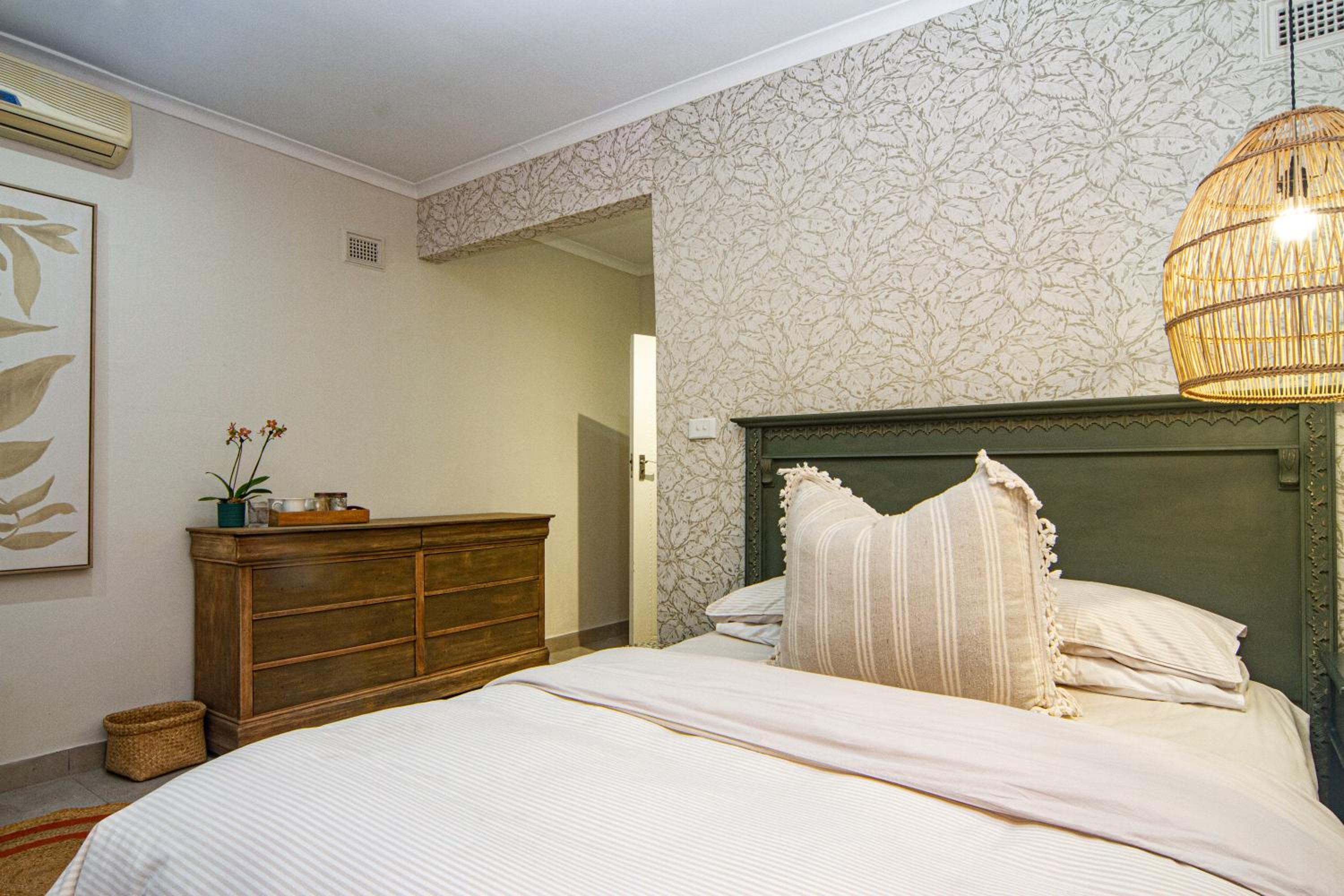 Standard Twin Room - Photo 1