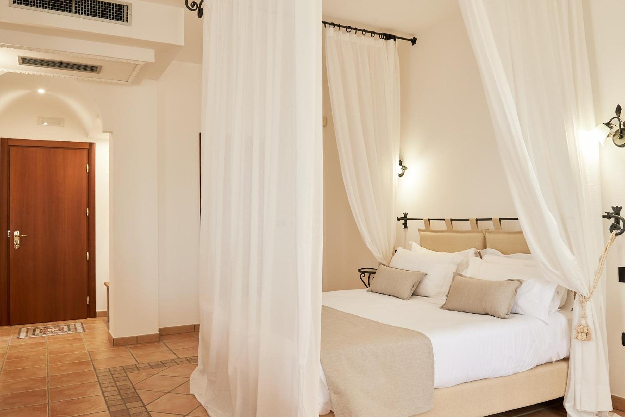 Superior Suite - Photo 6