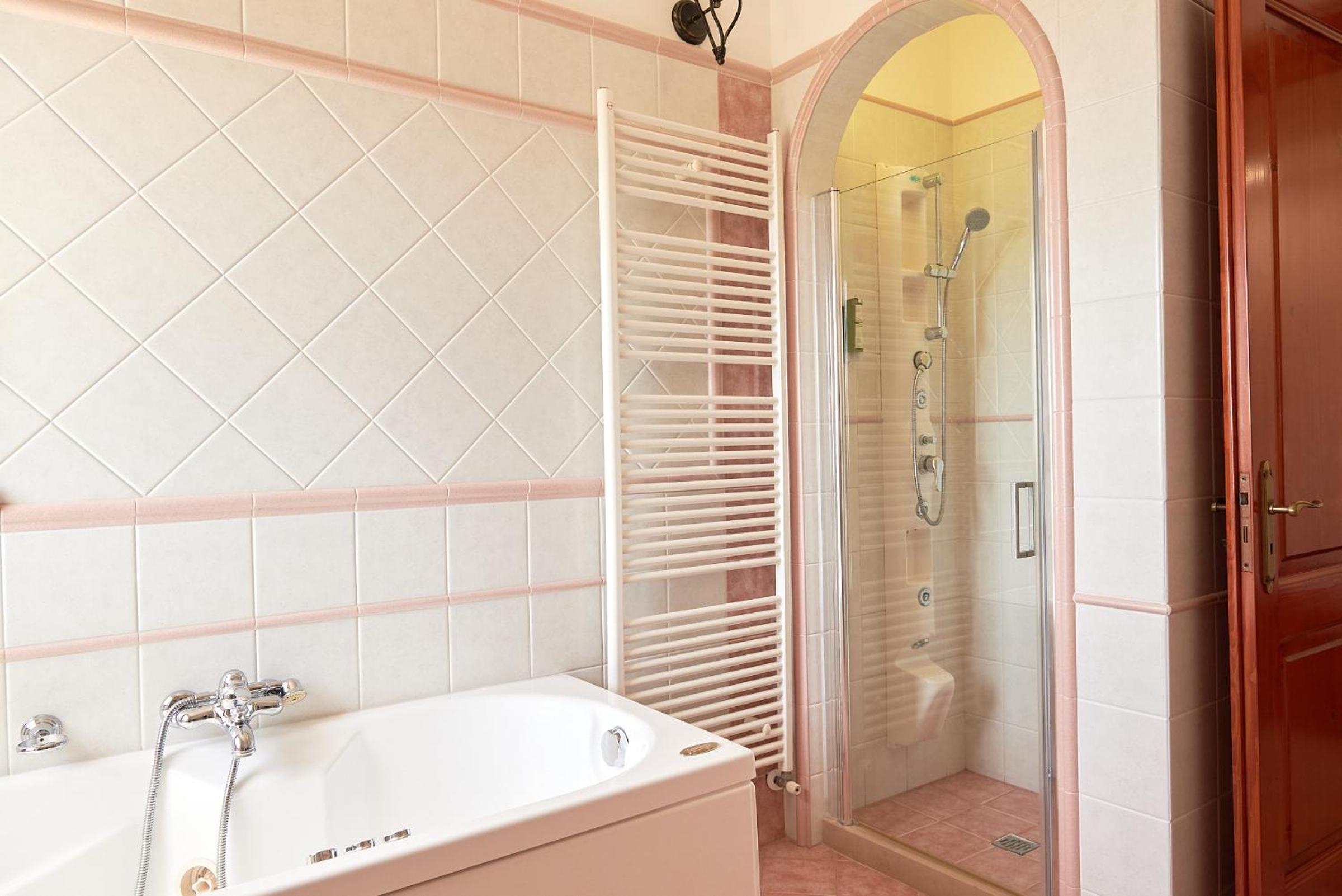 Superior Suite - Photo 4