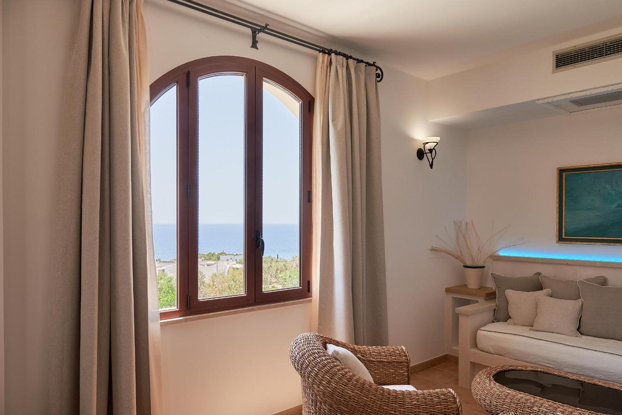 Superior Suite - Photo 13