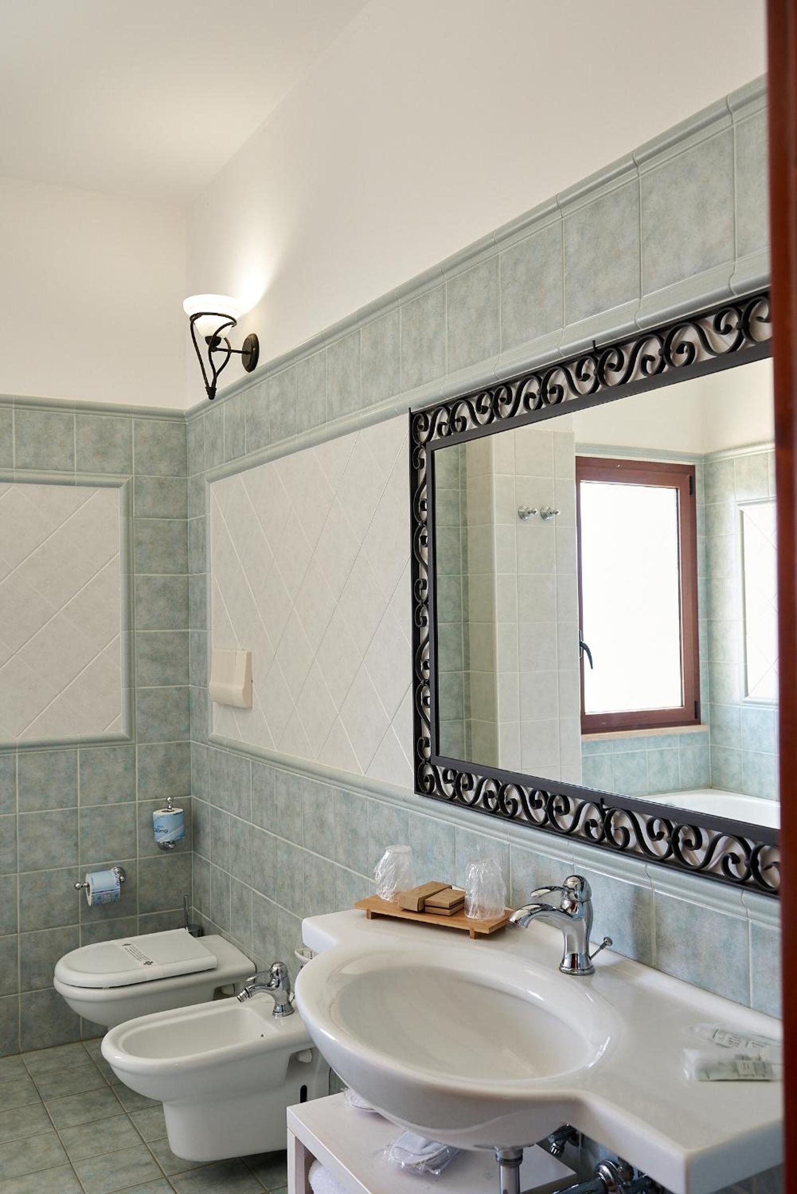 Superior Suite - Photo 11