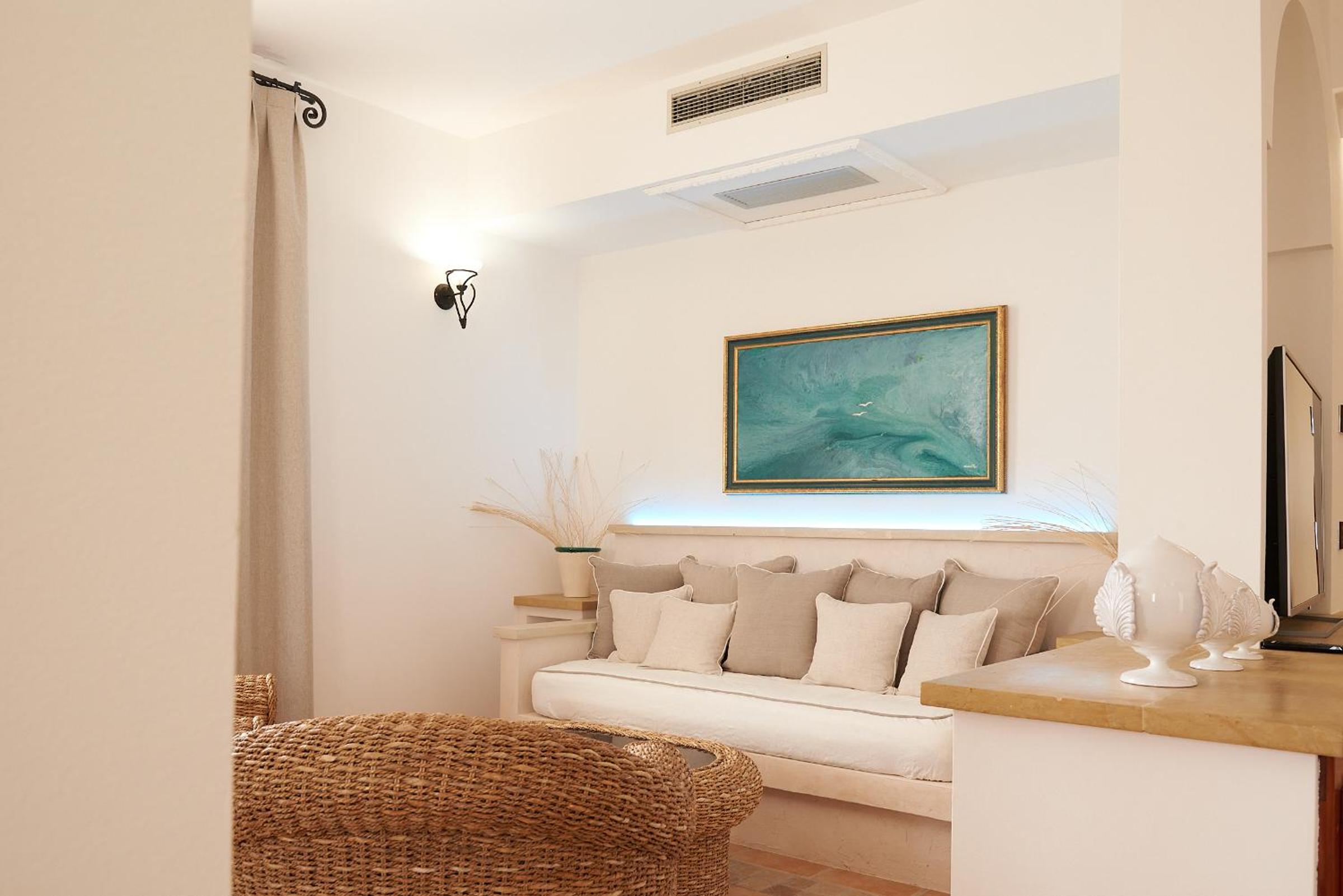 Superior Suite - Photo 10