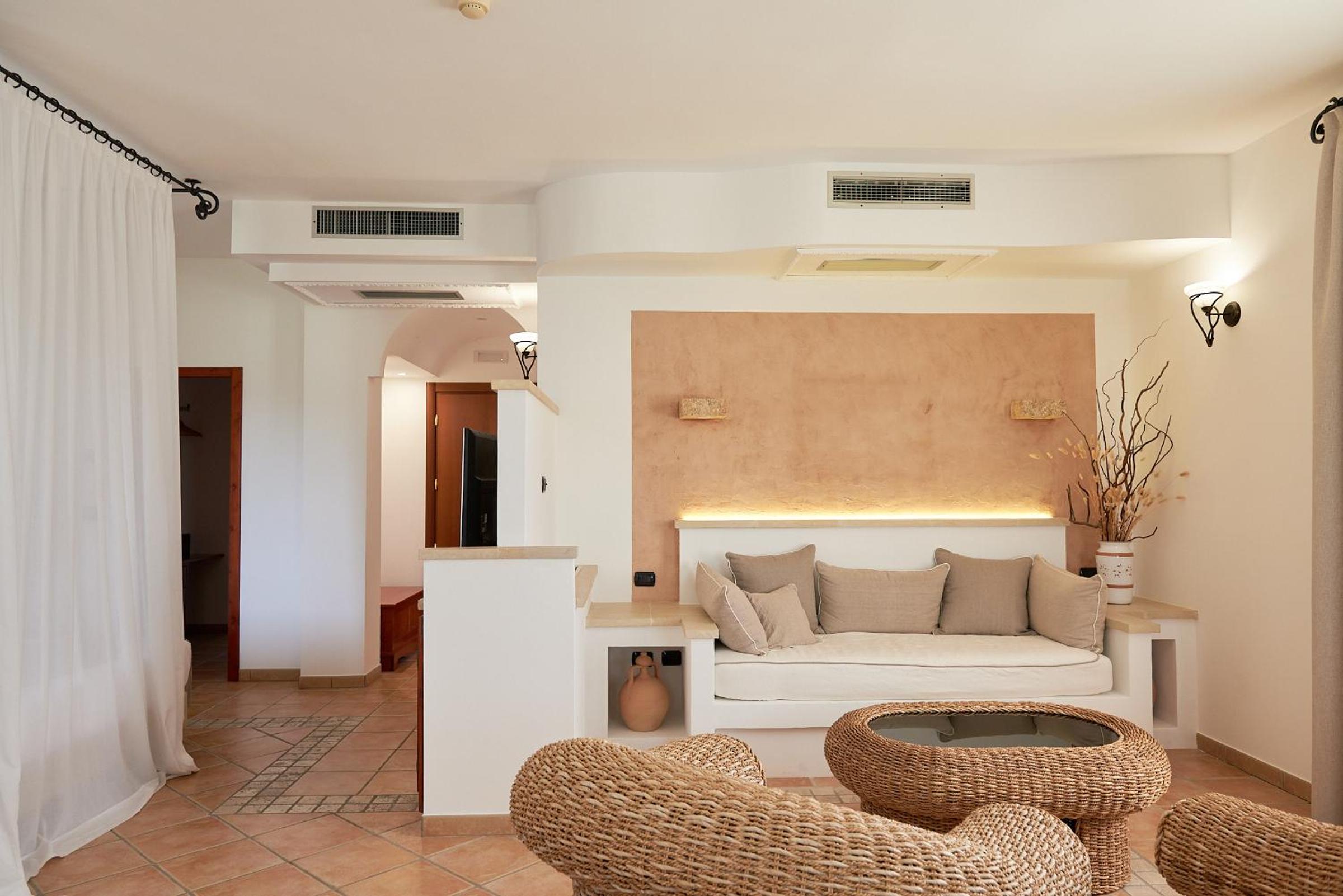 Superior Suite - Photo 9