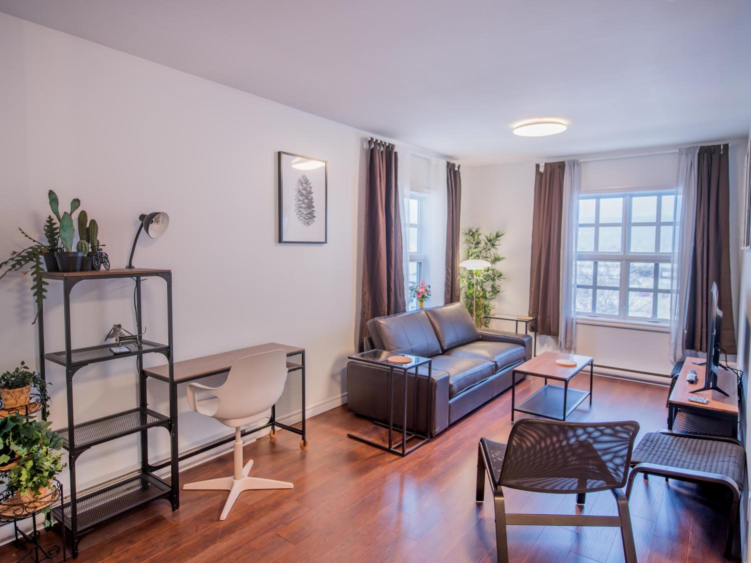 One-Bedroom Apartment photo 1