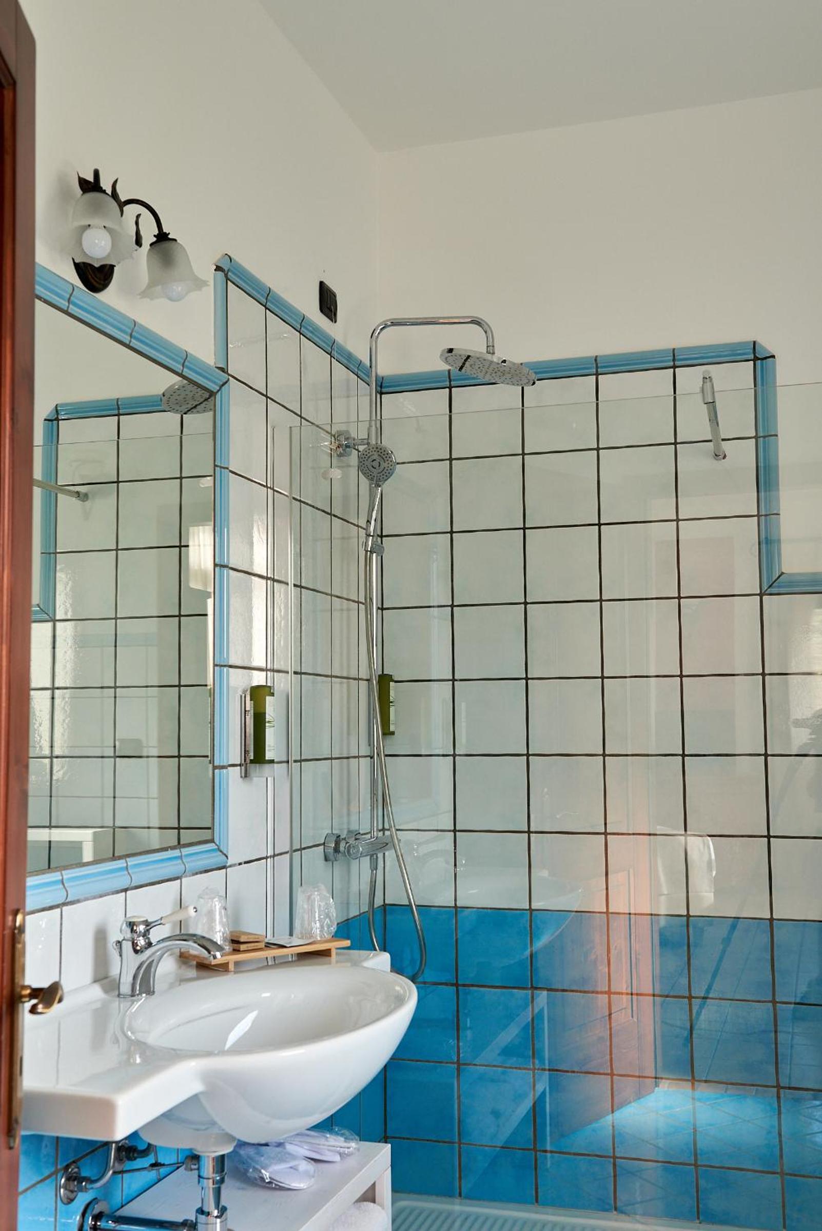Standard Double Room - Photo 5