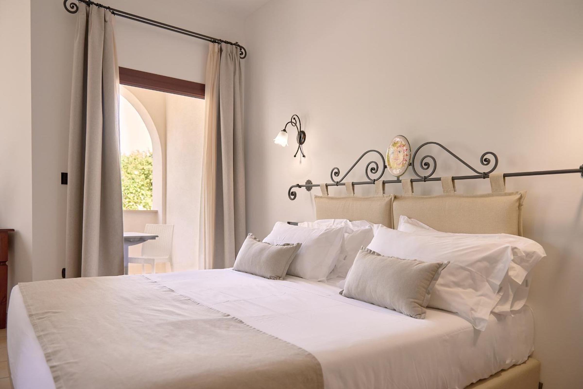 Double or Twin Room with Balcony - Photo 1
