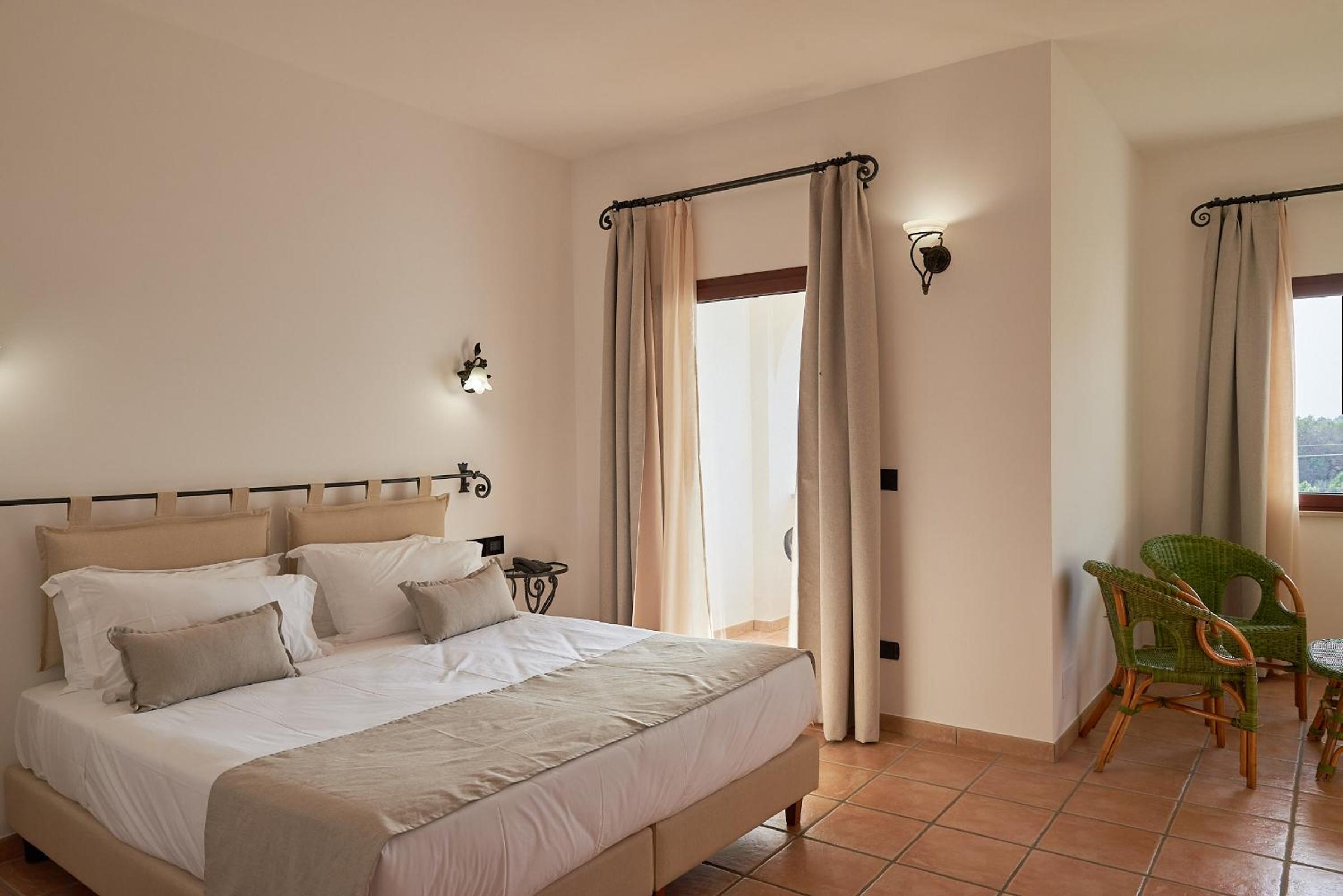 Double or Twin Room with Balcony - Photo 3