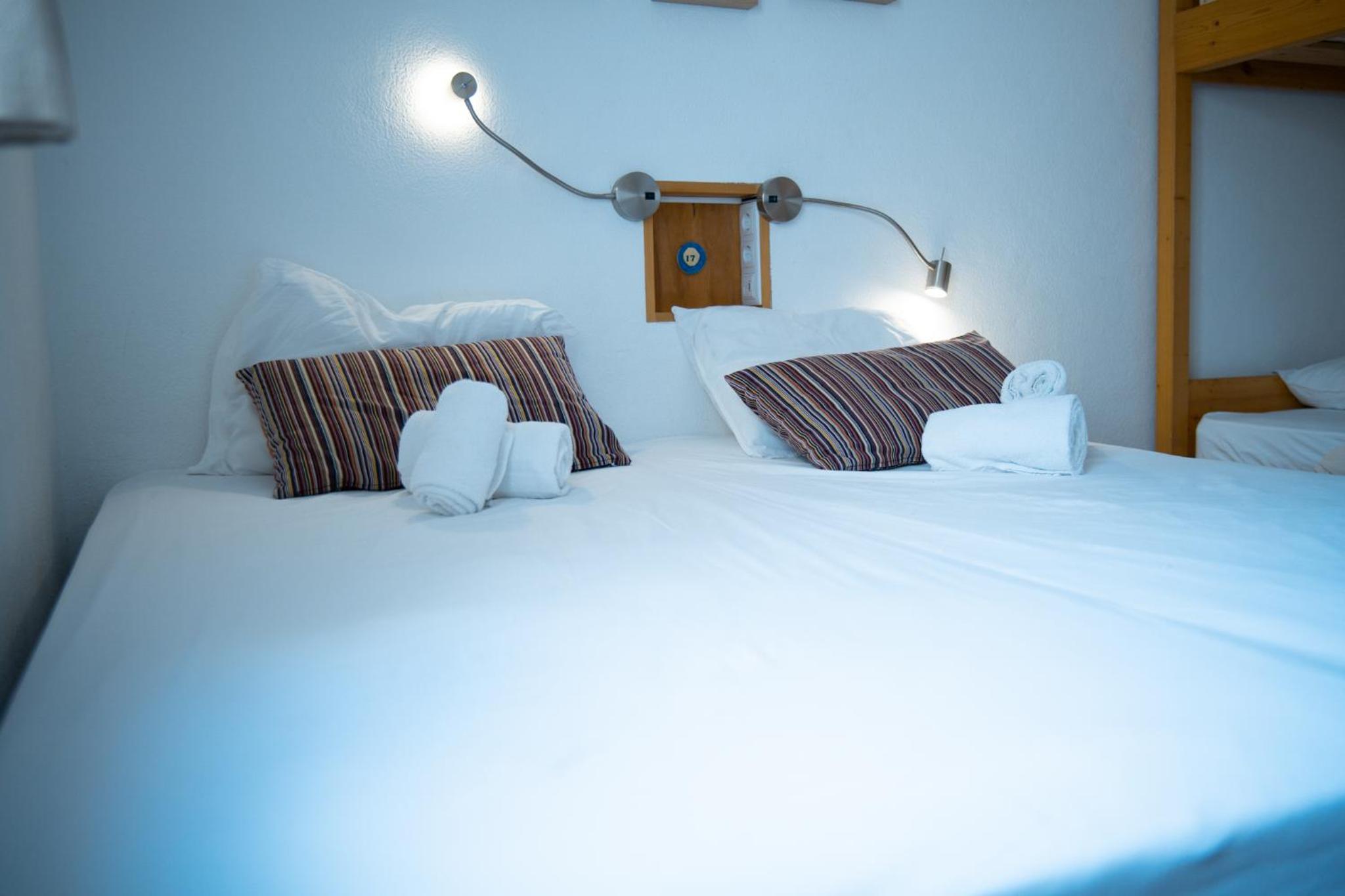Quadruple Room with Private Bathroom - Photo 13