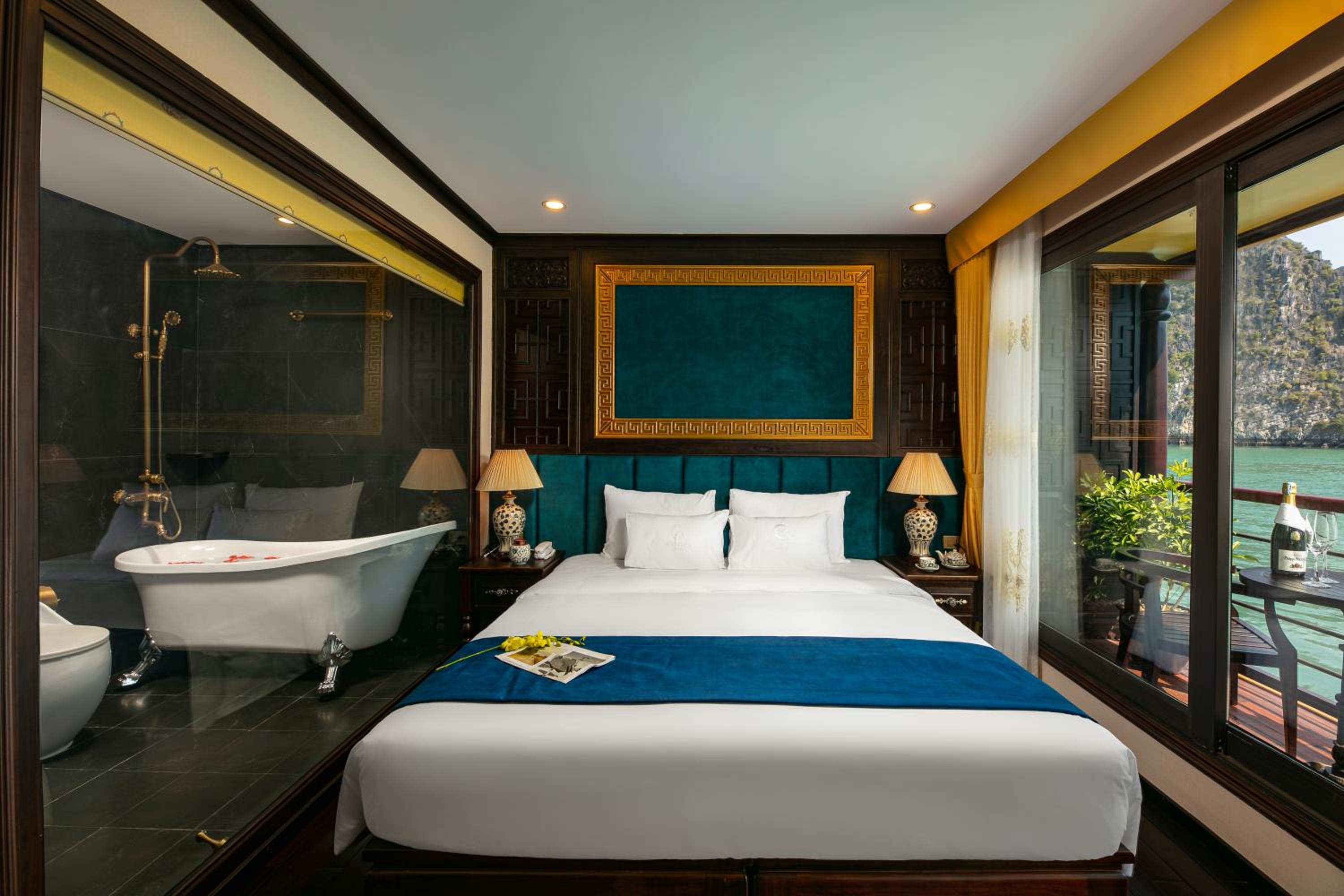 Family Suite with Balcony - Photo 2