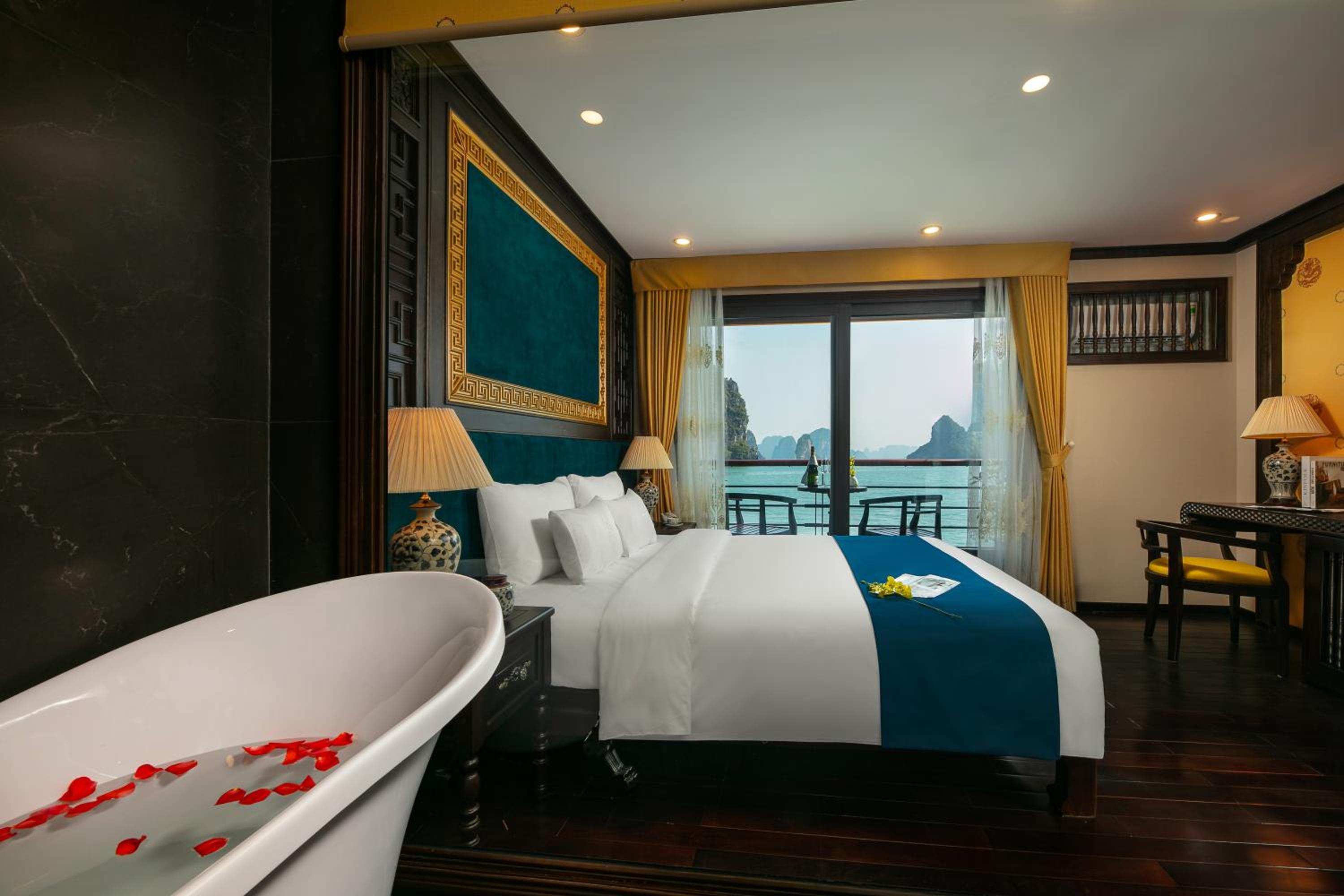 Family Suite with Balcony - Photo 3