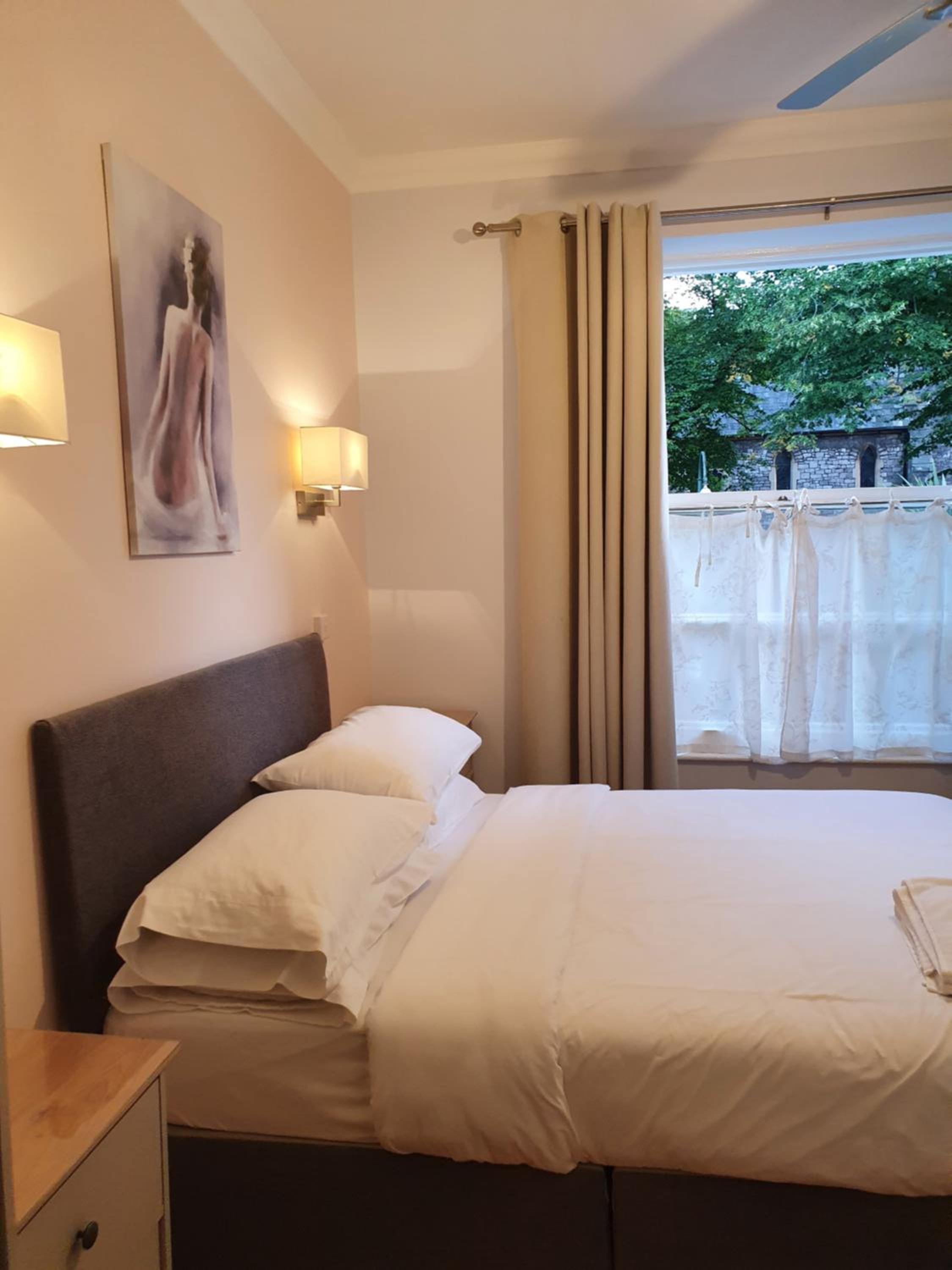 Standard Double Room with Fan - Photo 8