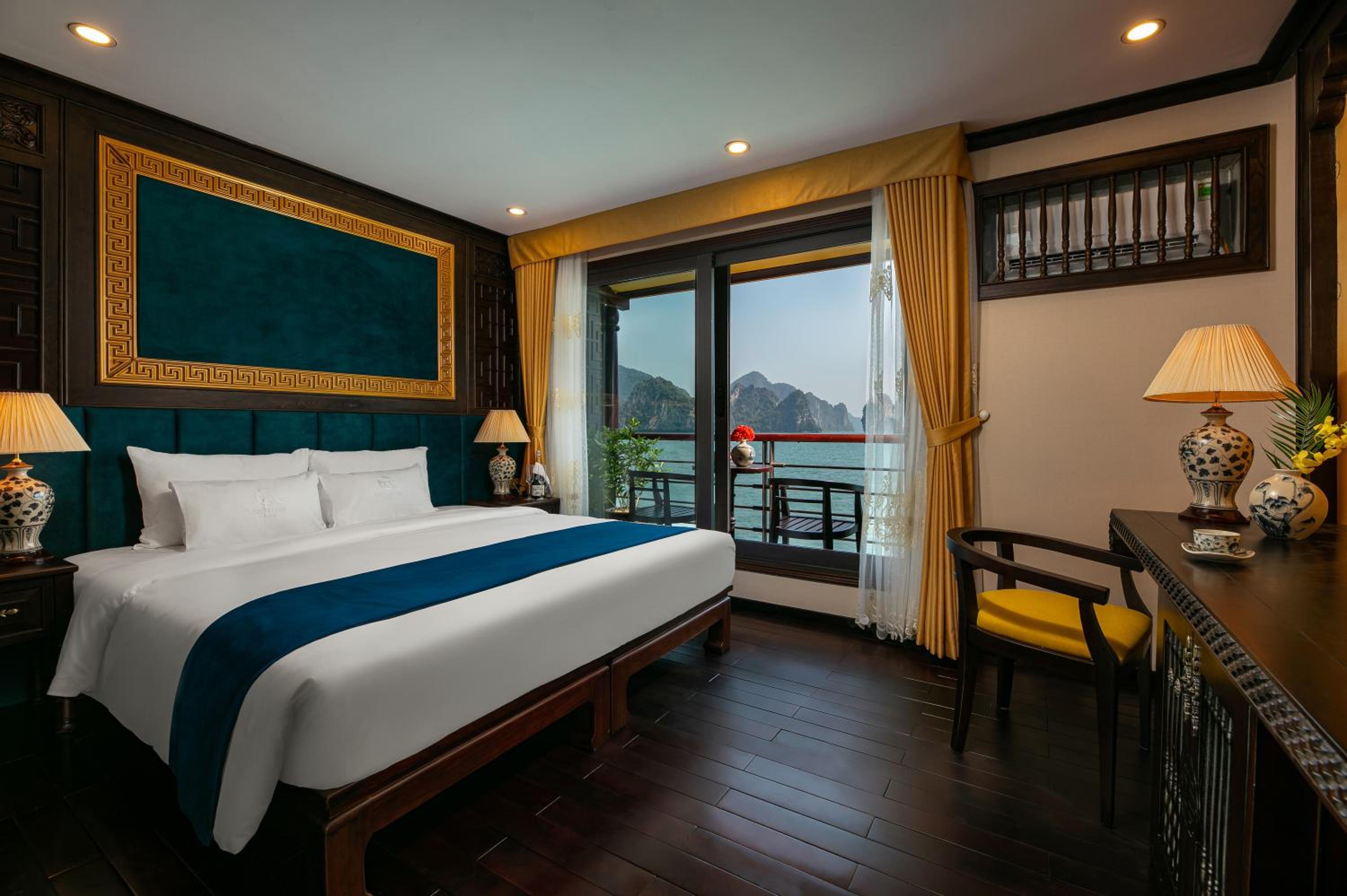 Family Suite with Balcony - Photo 1