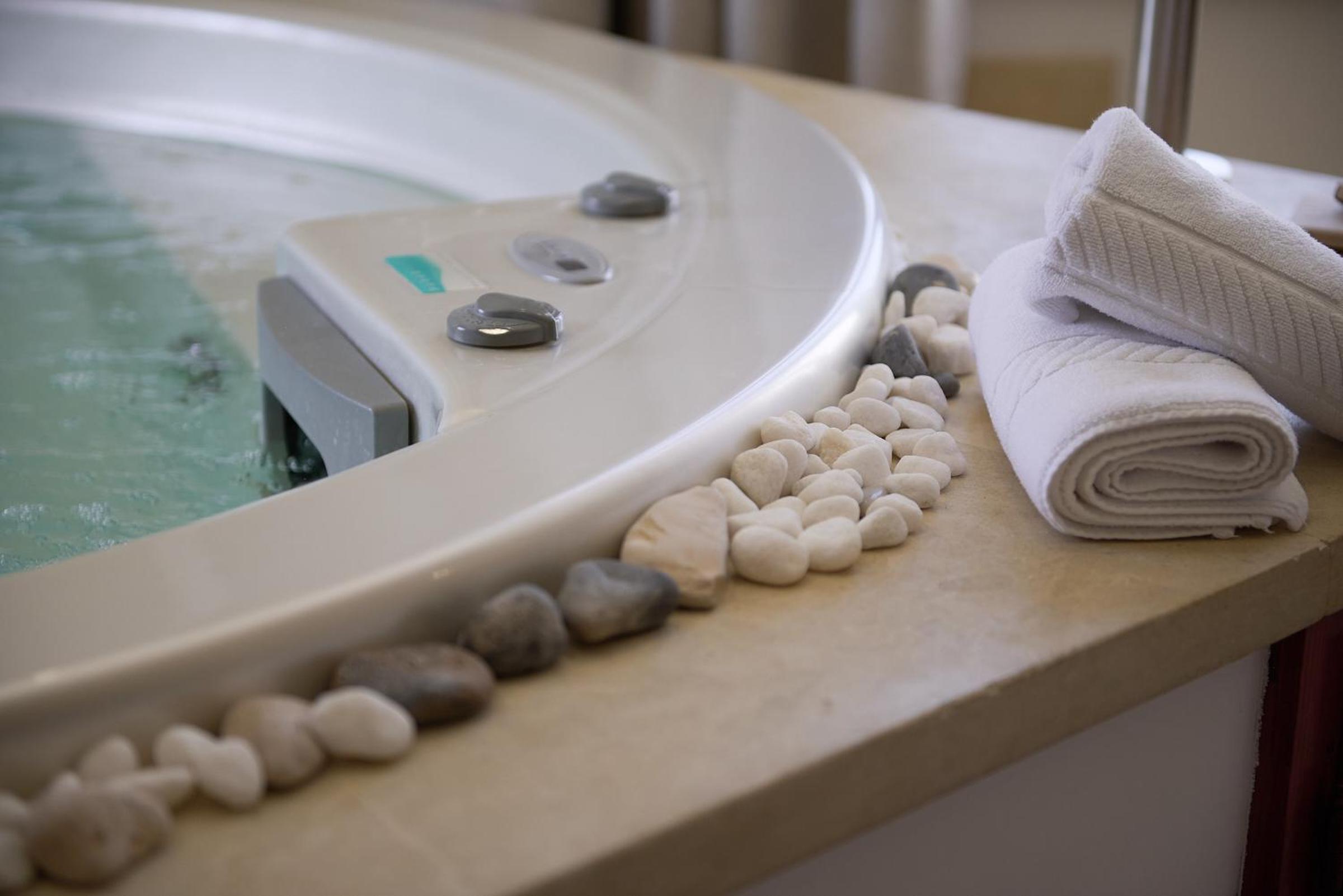 Suite with Spa - Photo 8