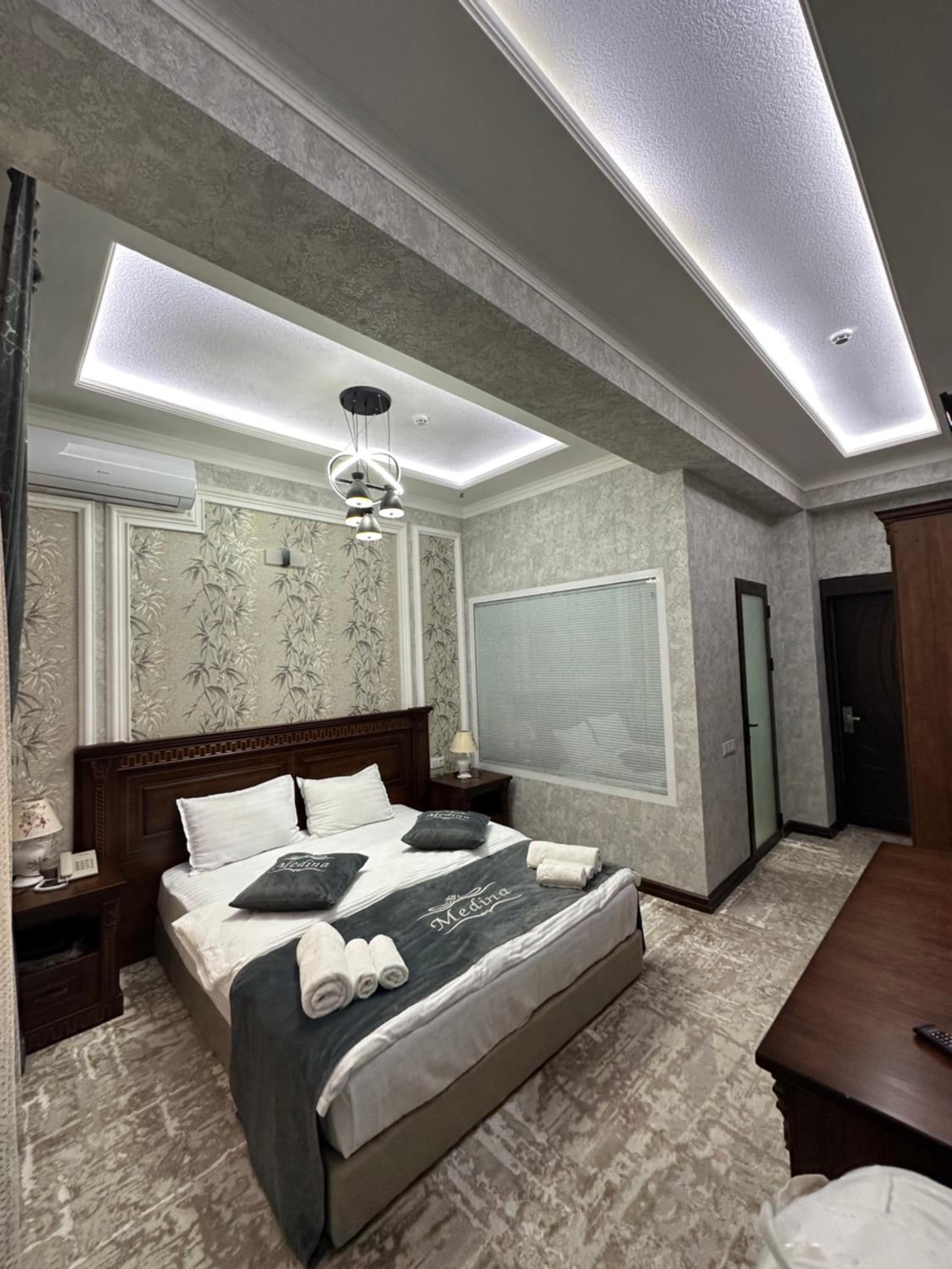 Deluxe King Room - Photo 1