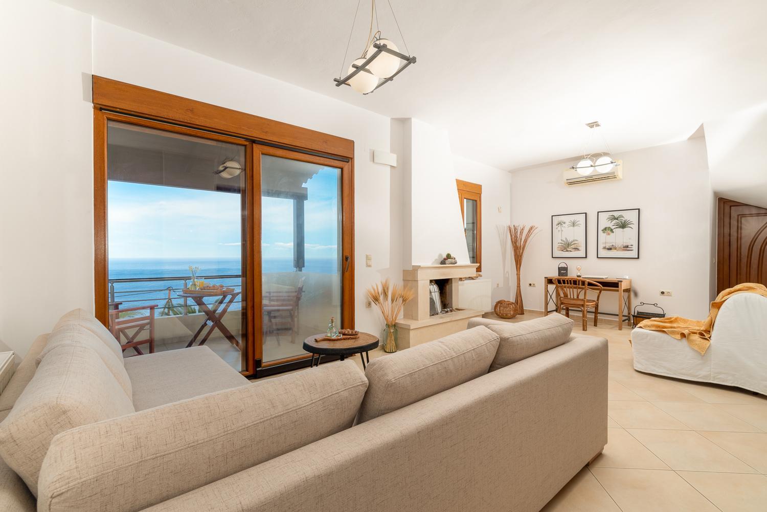 Vitamin Sea Palm Luxurious Maisonette