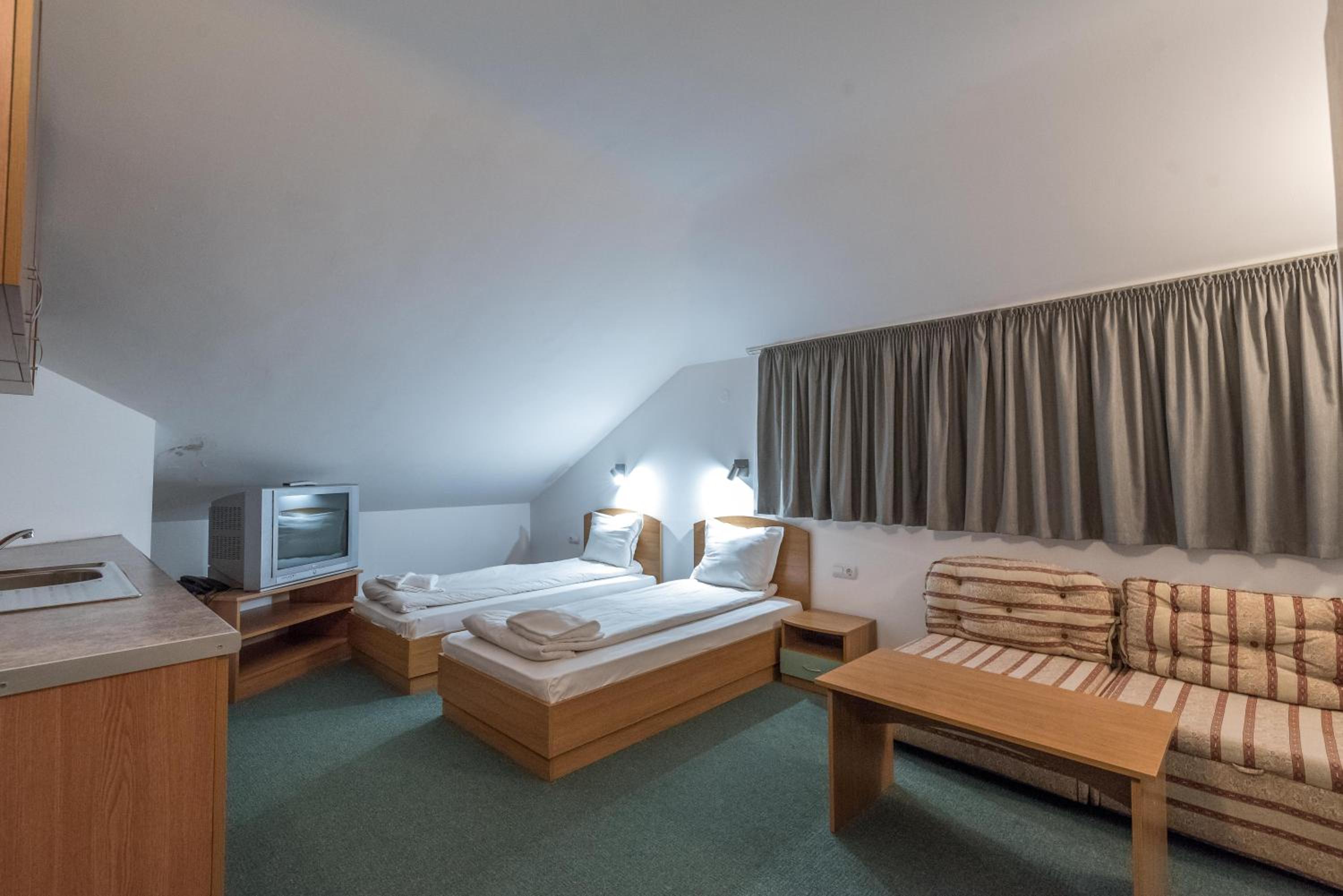 Mansard suite photo 2