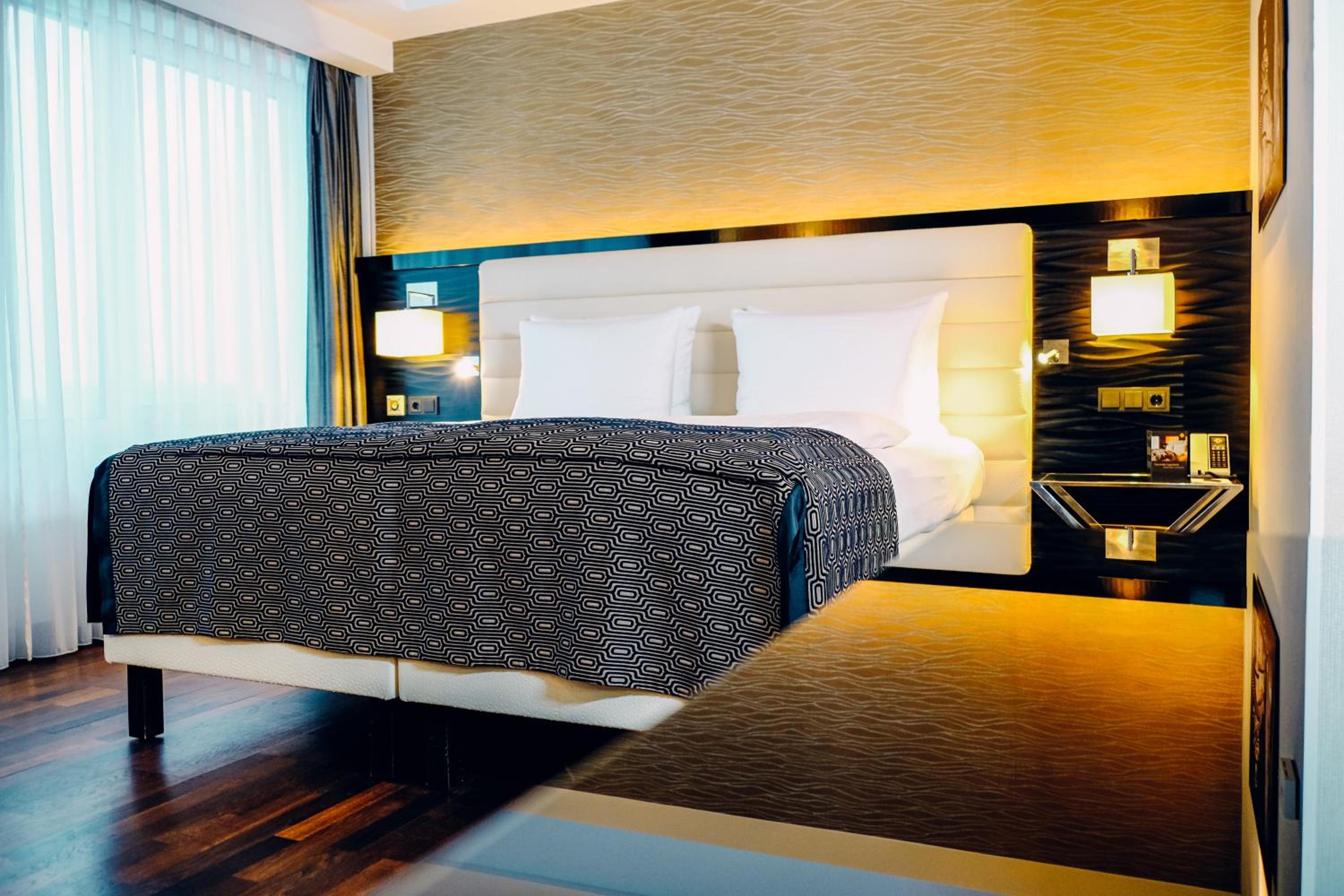 Club Double Room with free Club Lounge Access thumbnail 5