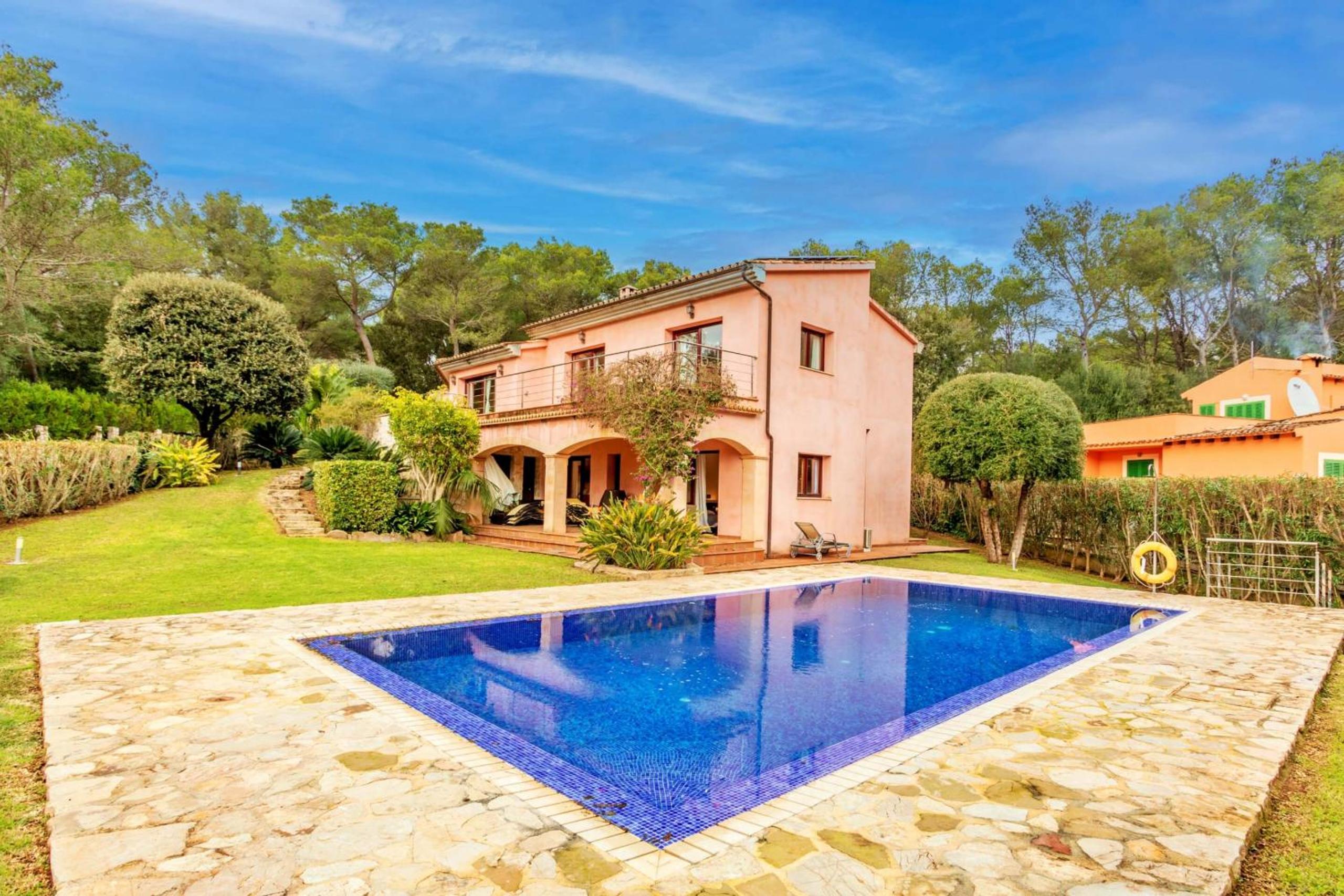 Villa photo 2