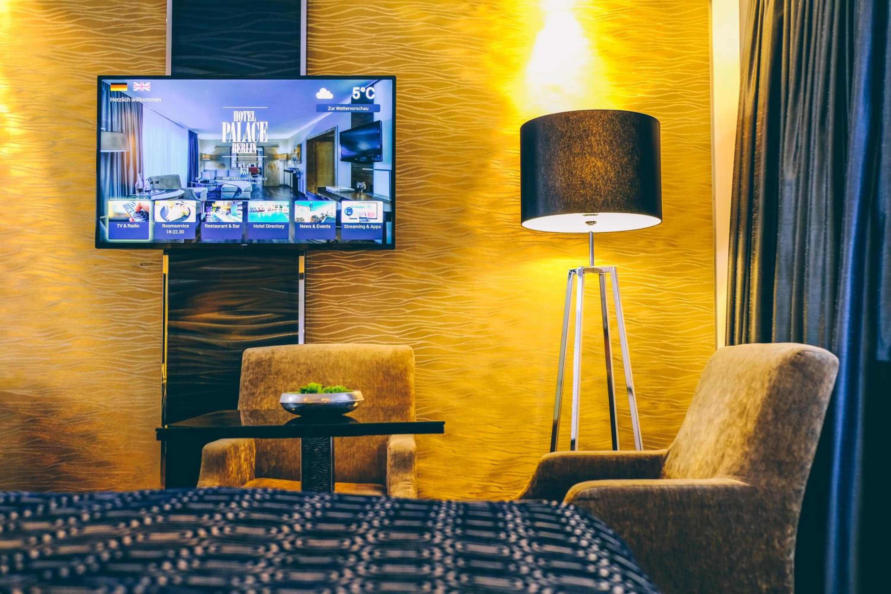Club Double Room with free Club Lounge Access thumbnail 6