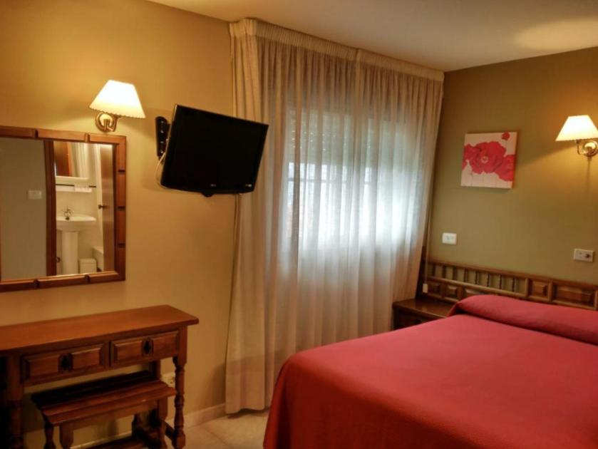 Budget Double Room - Photo 1
