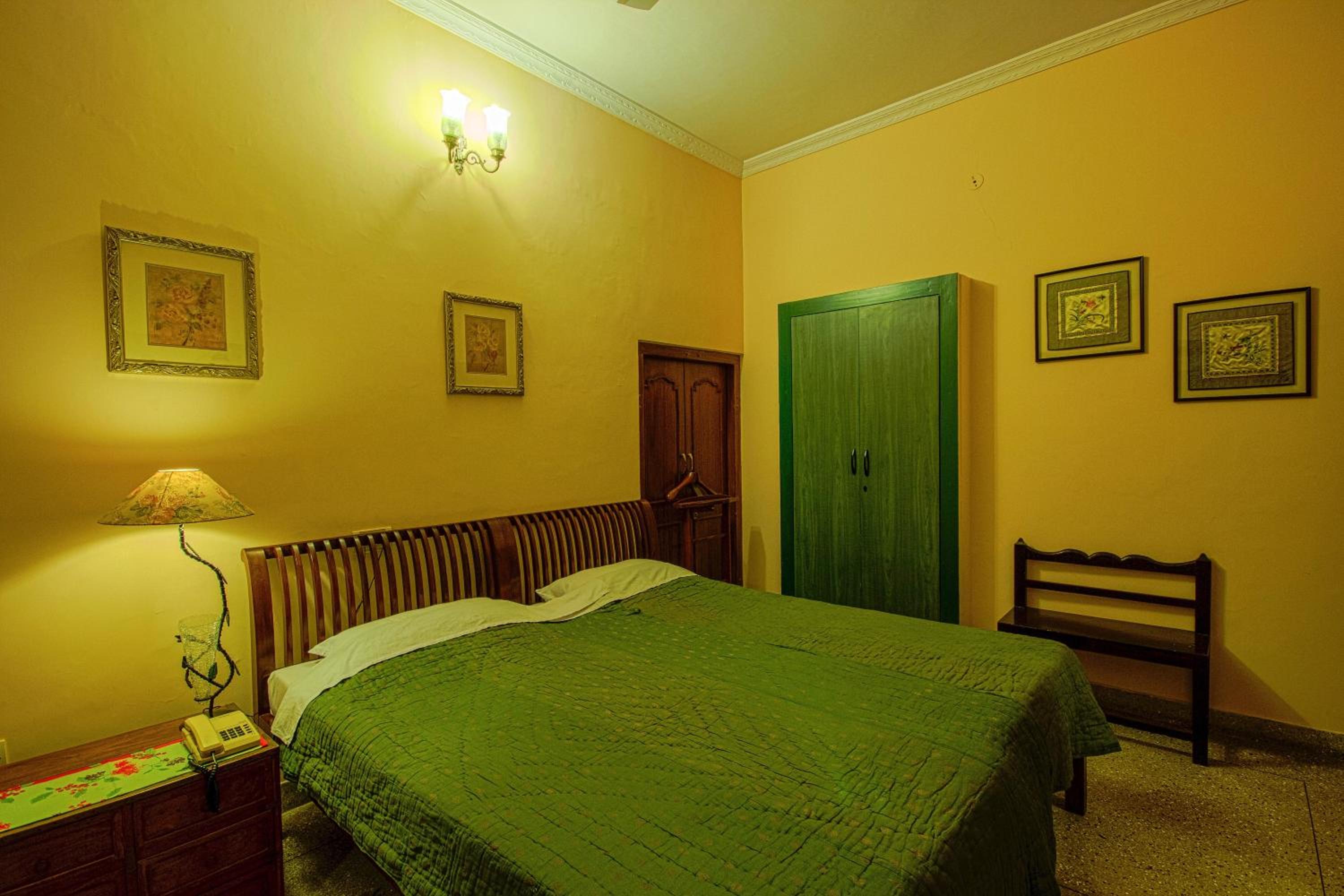 Deluxe Double or Twin Room, photo 7
