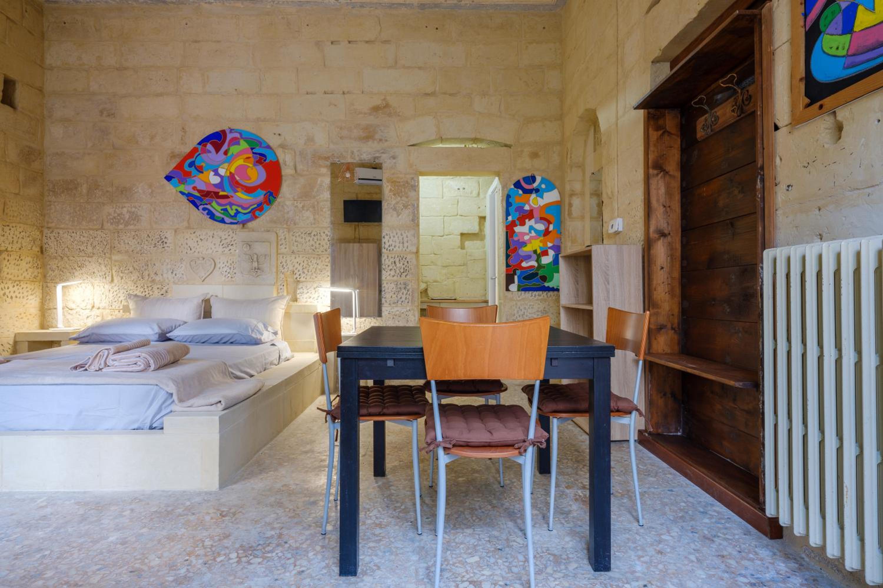 Superior One-Bedroom Apartment