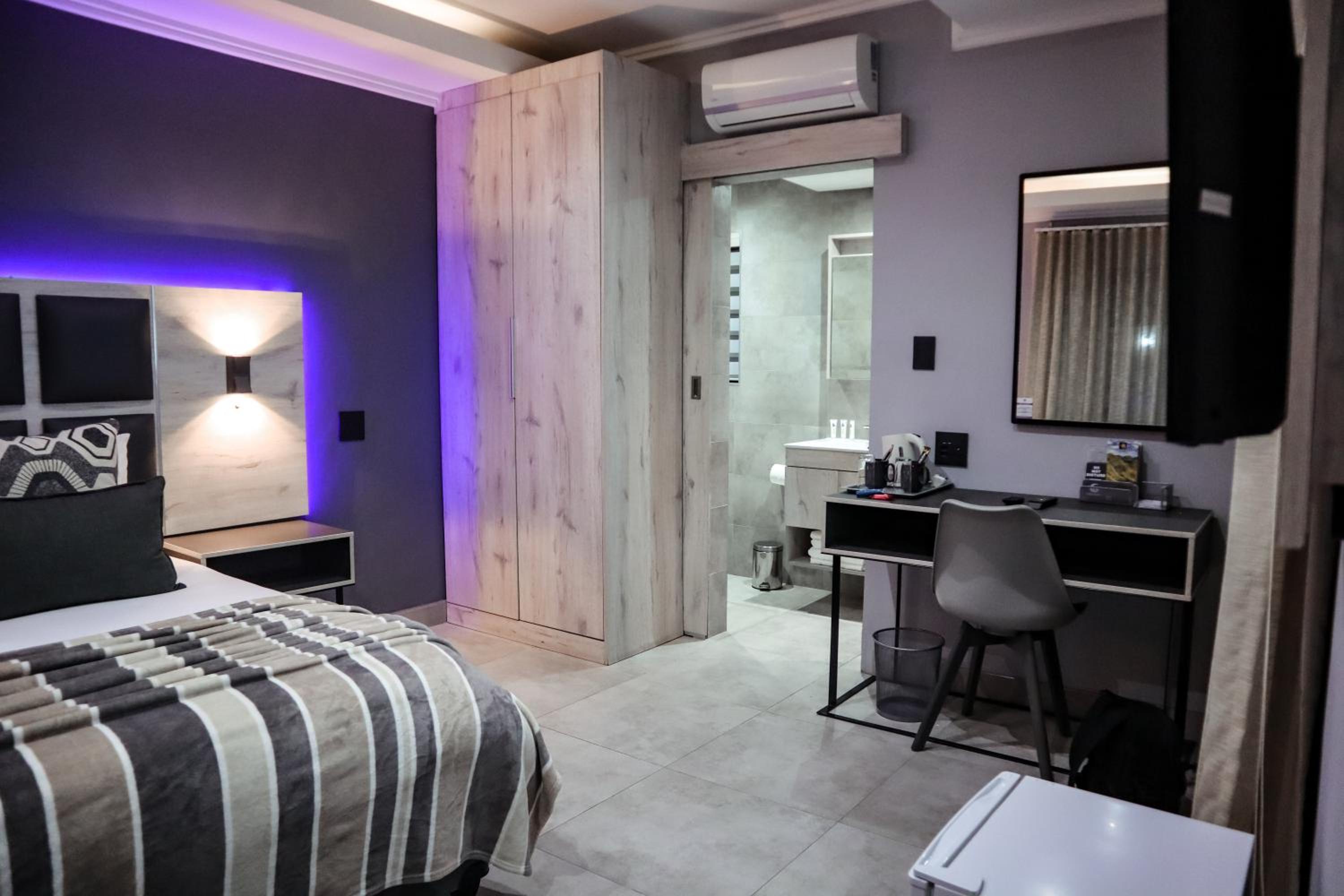 Deluxe Queen Room - Photo 5