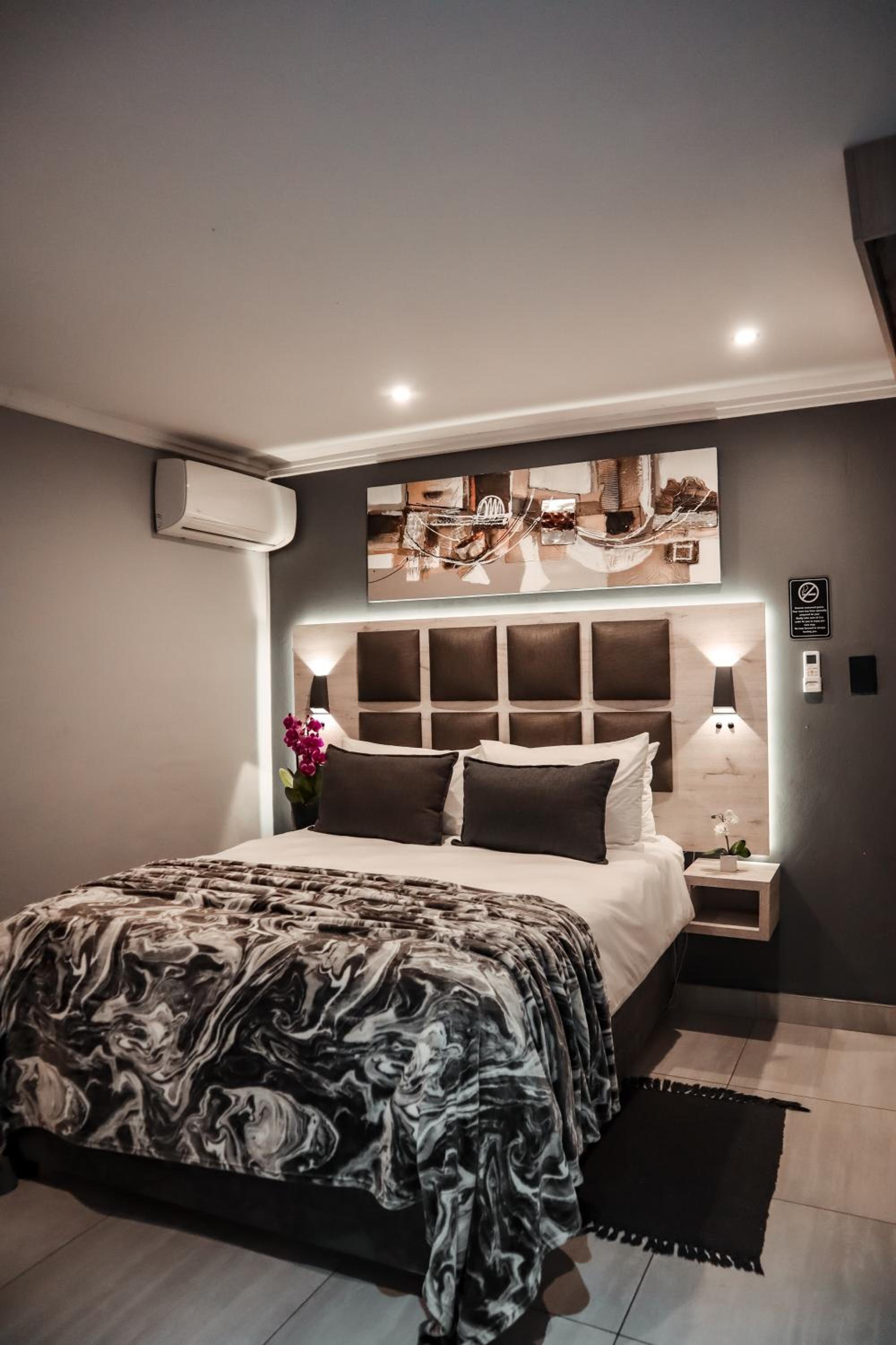 Deluxe Double Room - Photo 15