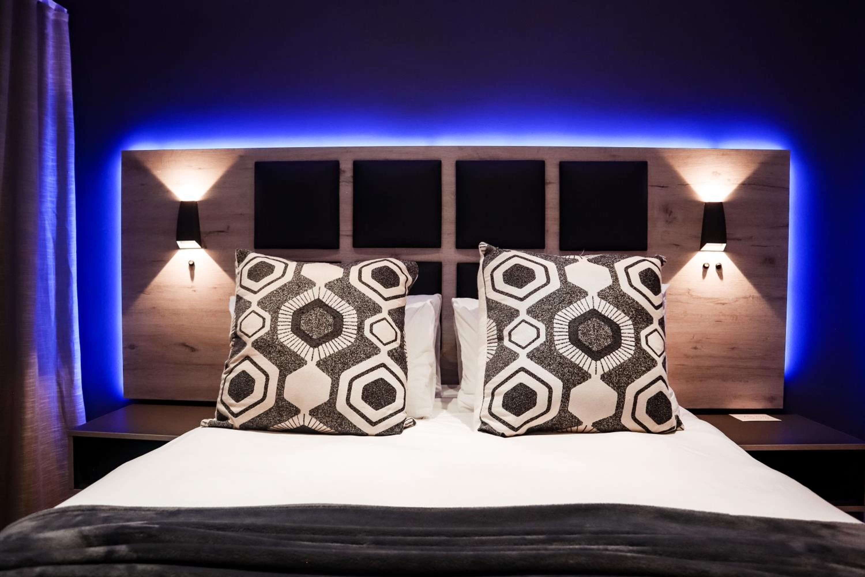 Deluxe Queen Room - Photo 14