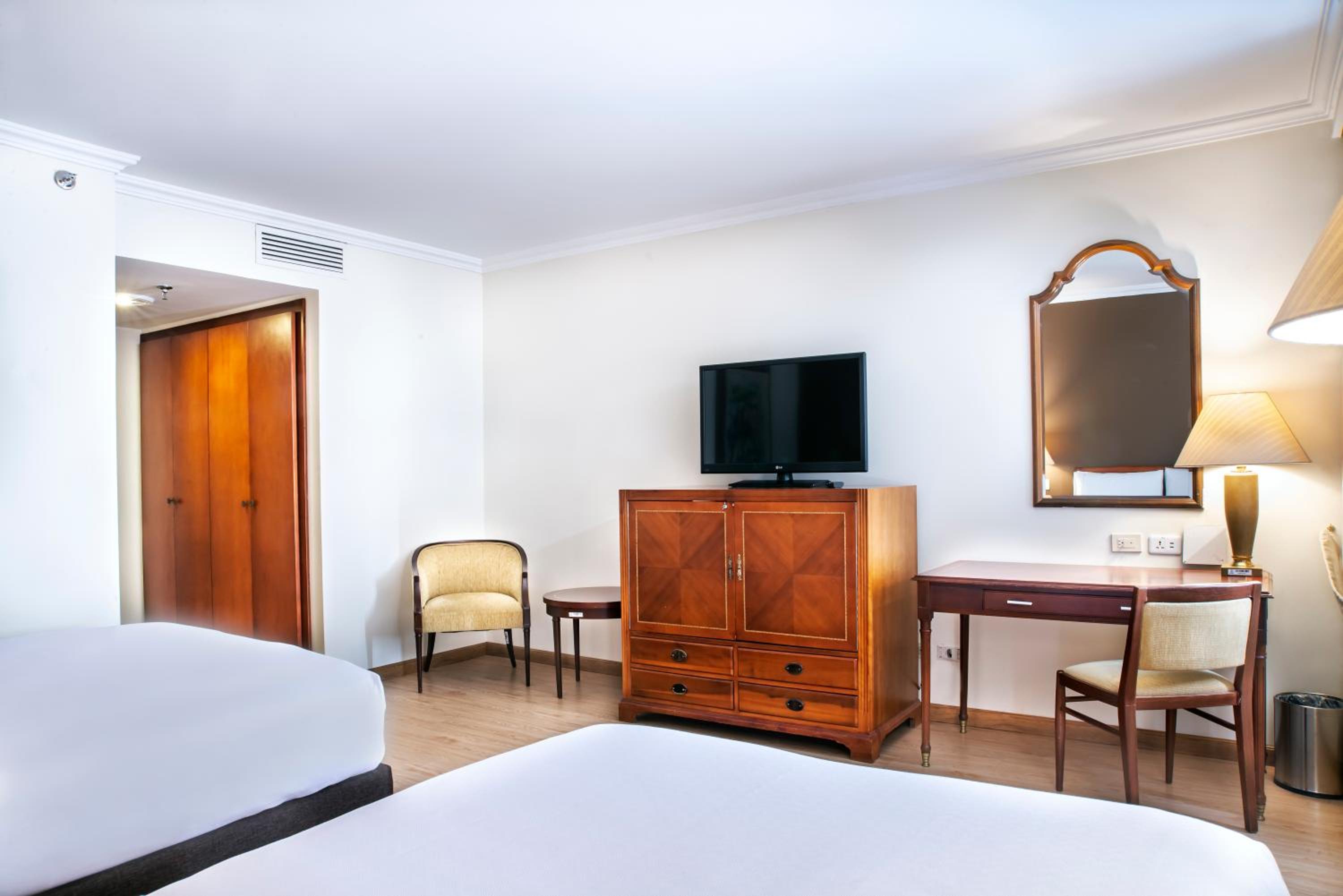 Twin Room - Photo 2