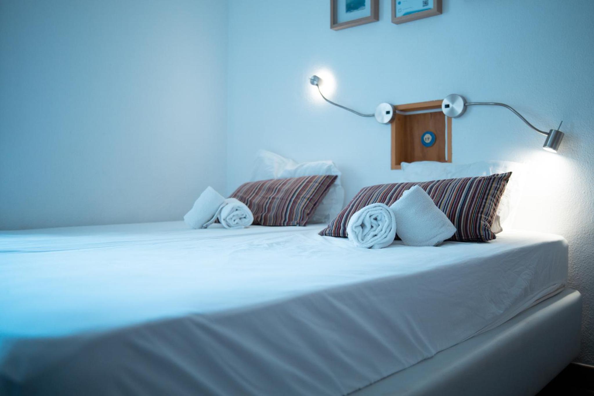 Quadruple Room with Private Bathroom - Photo 16