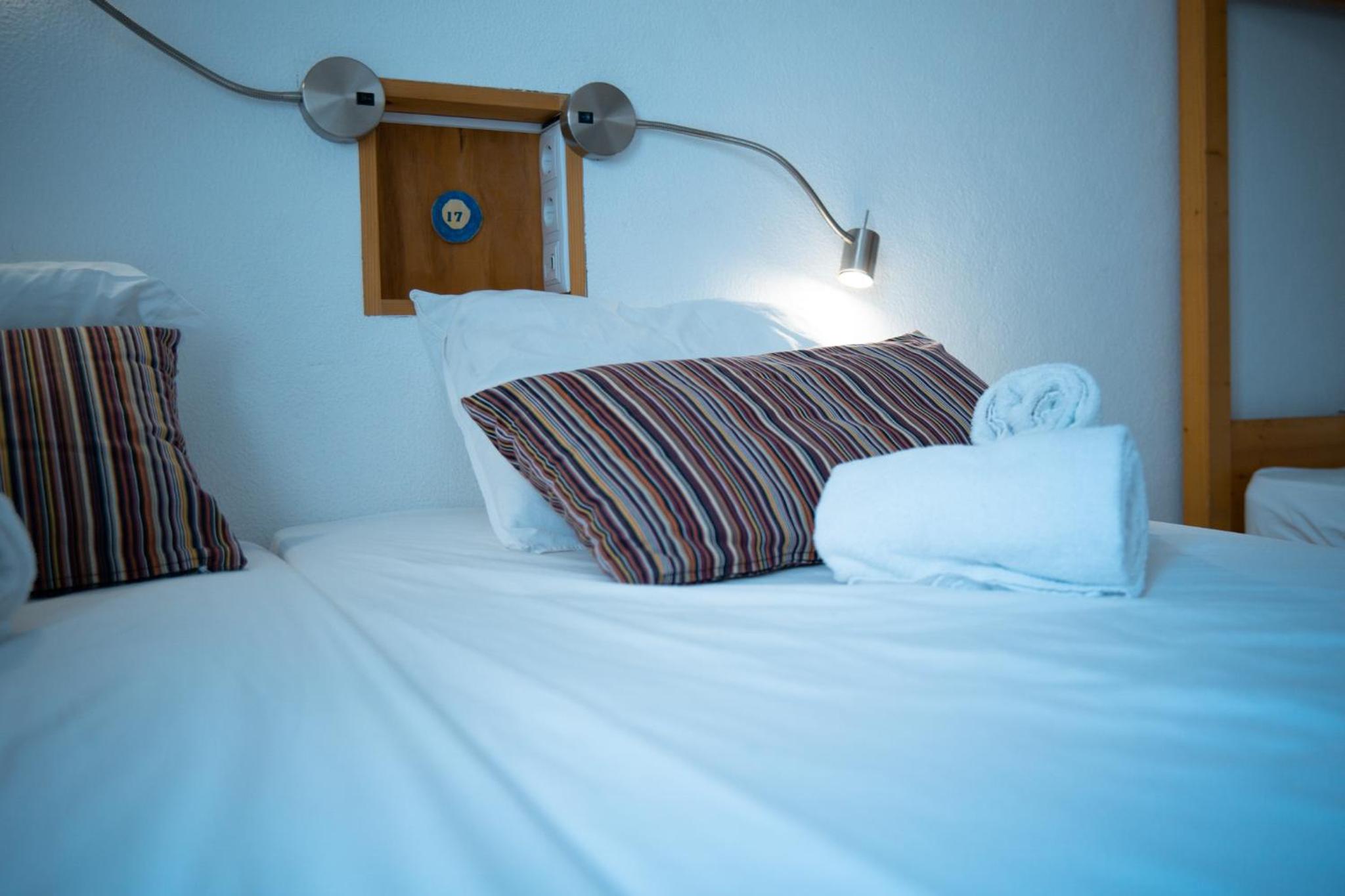 Quadruple Room with Private Bathroom - Photo 19