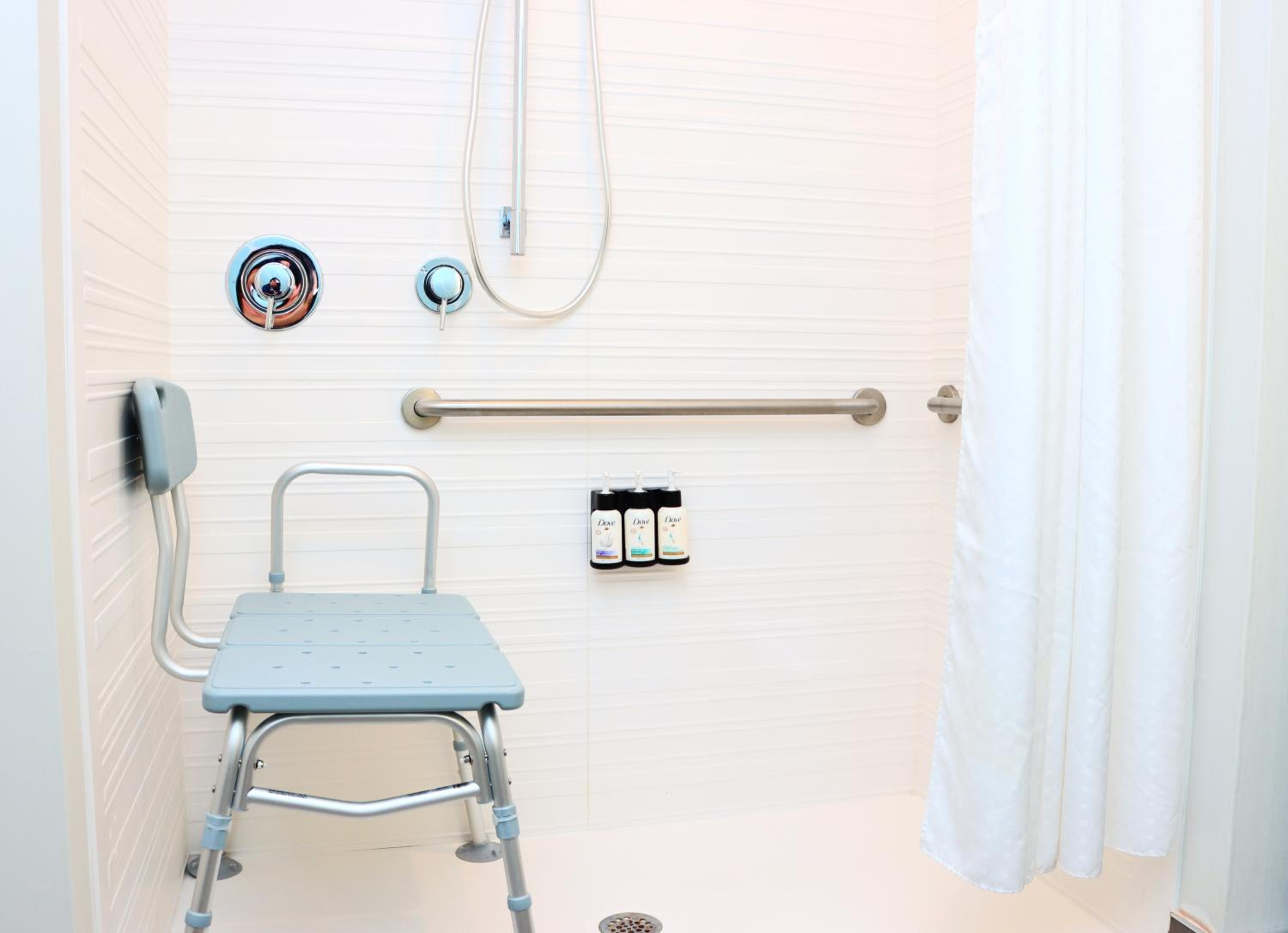 King Room with Mobility Accessible Roll-In Shower - Non-Smoking - Photo 4