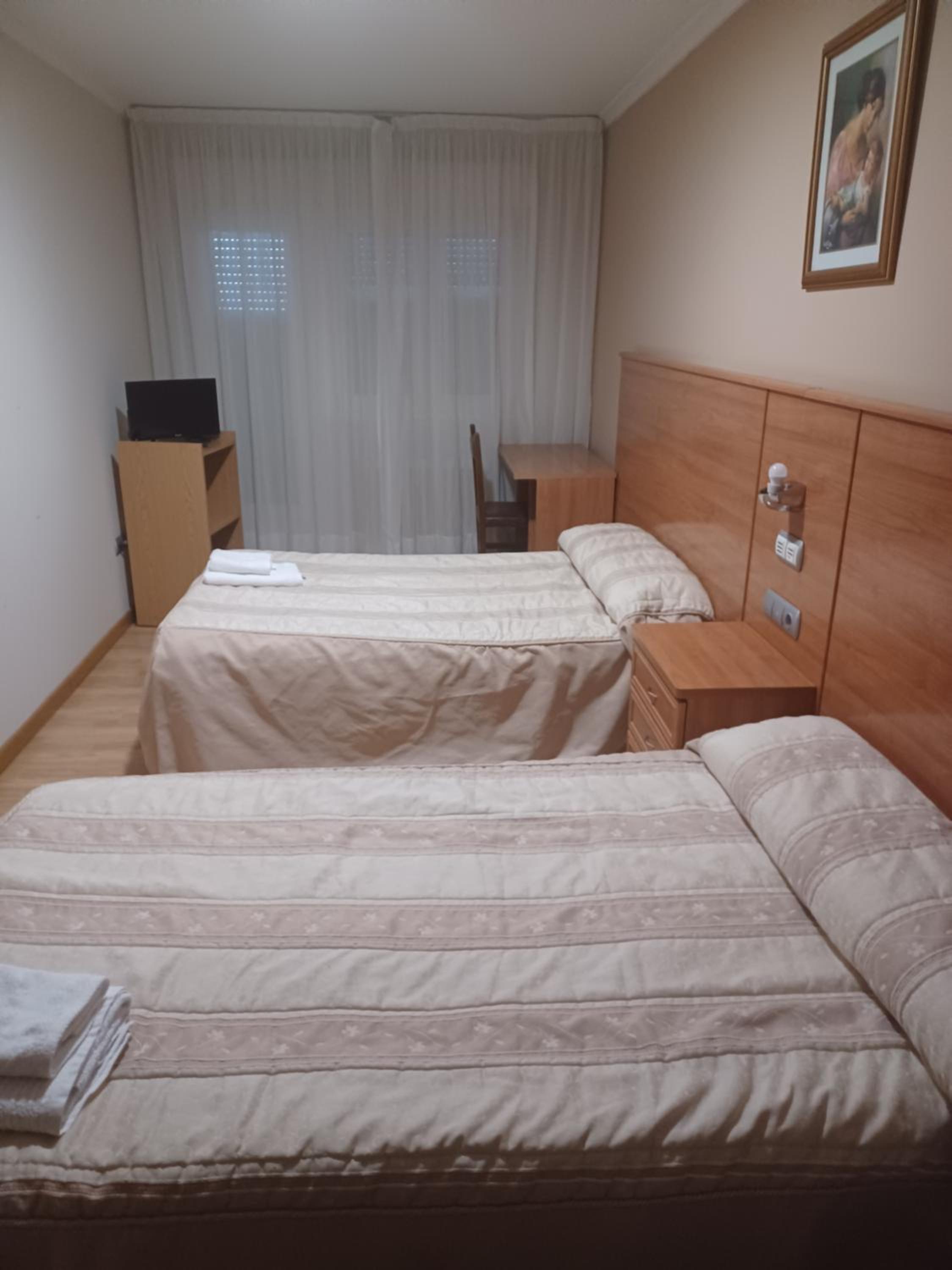 Twin Room - Photo 2
