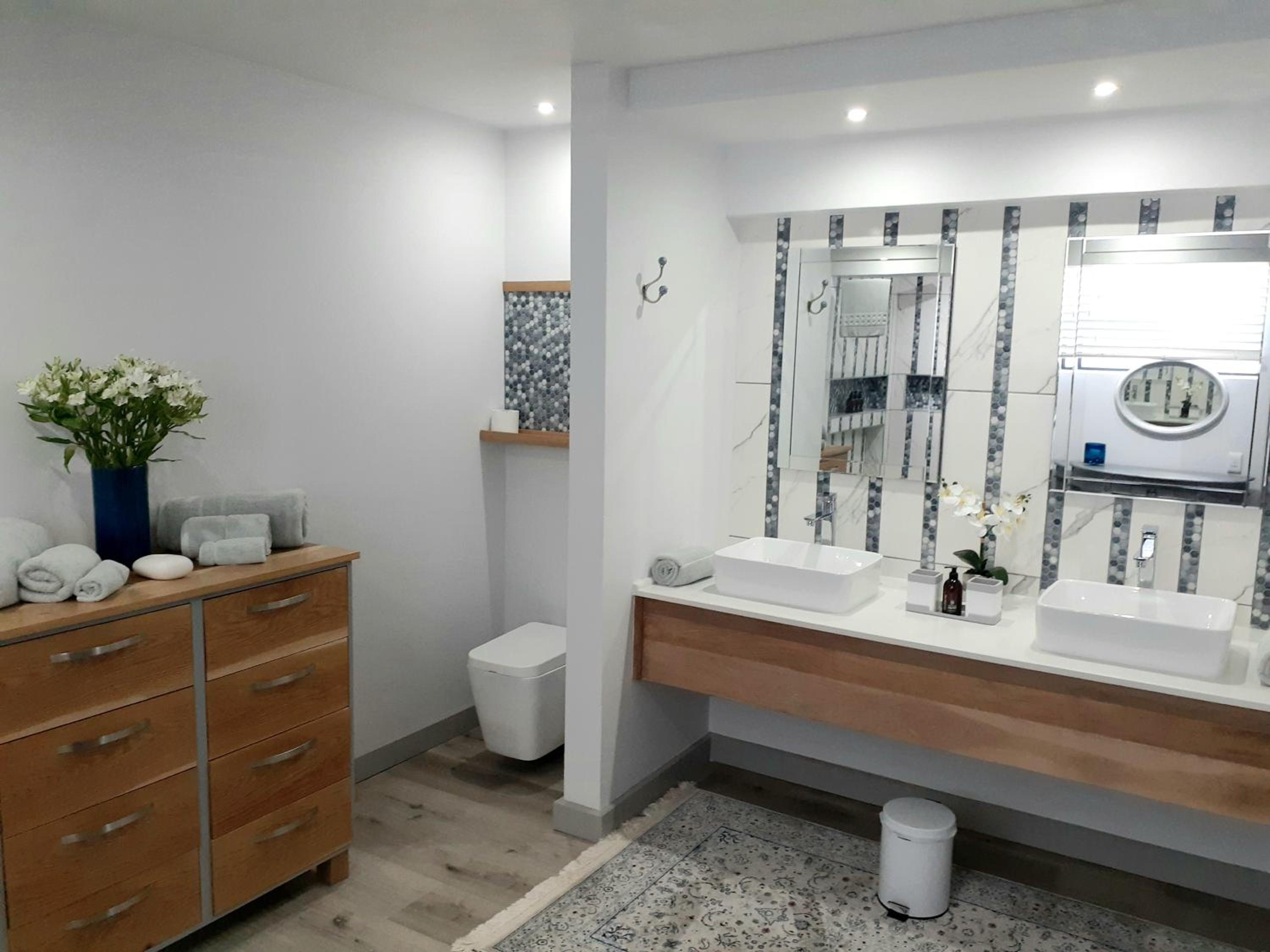 Deluxe King Room photo 2