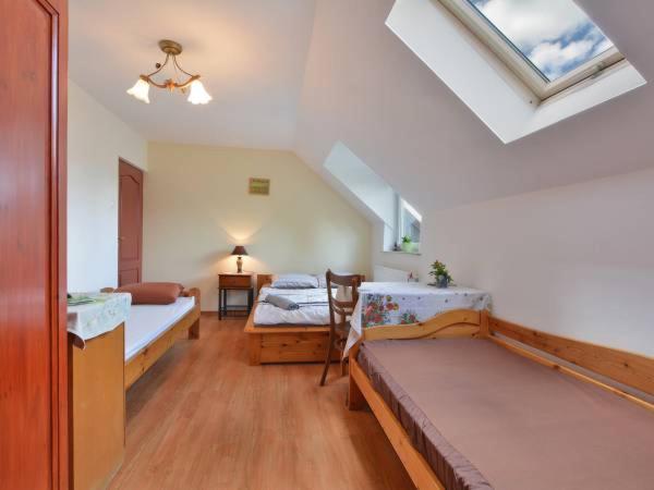 Double Room with Private Bathroom - Photo 4