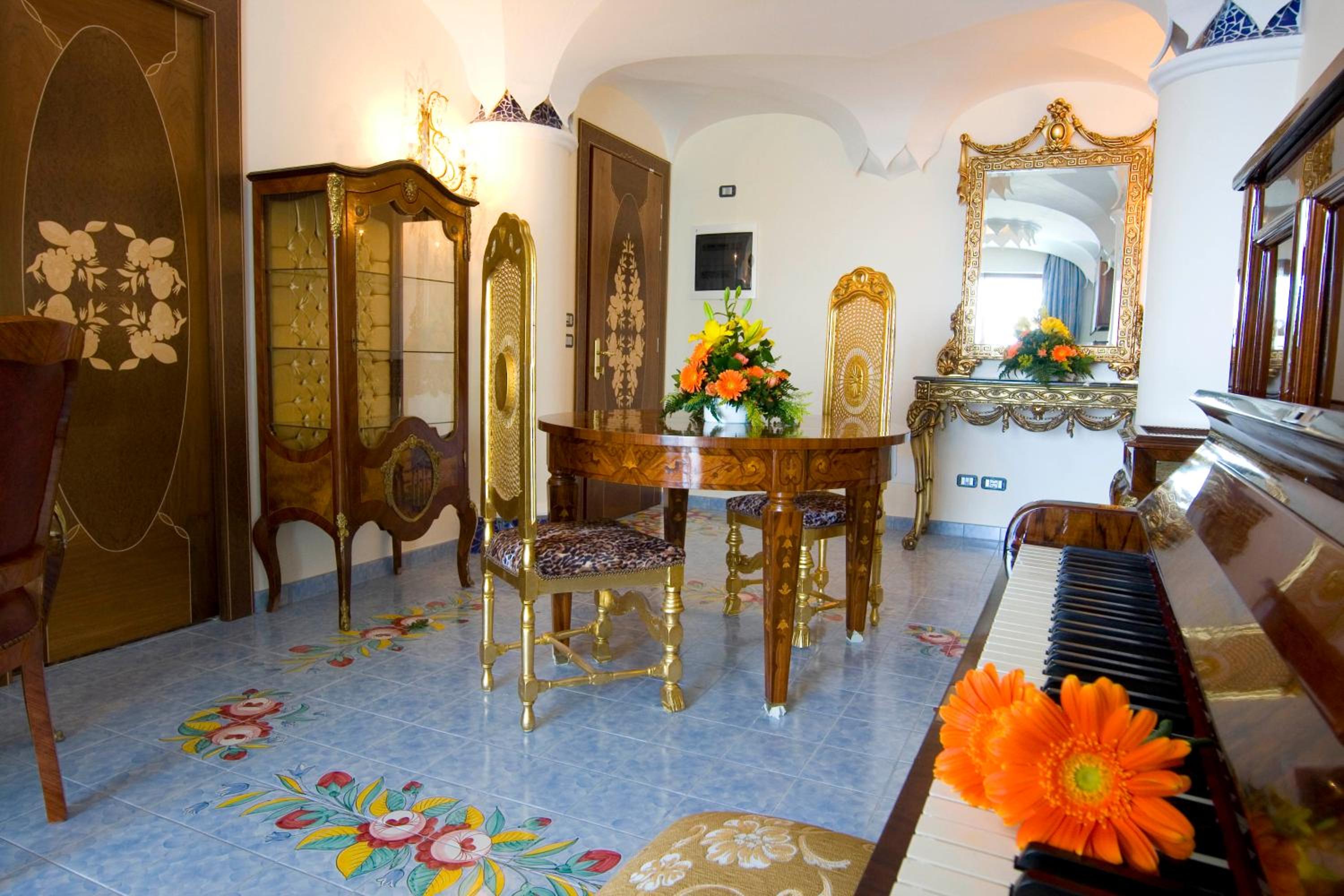 Suite - Photo 2