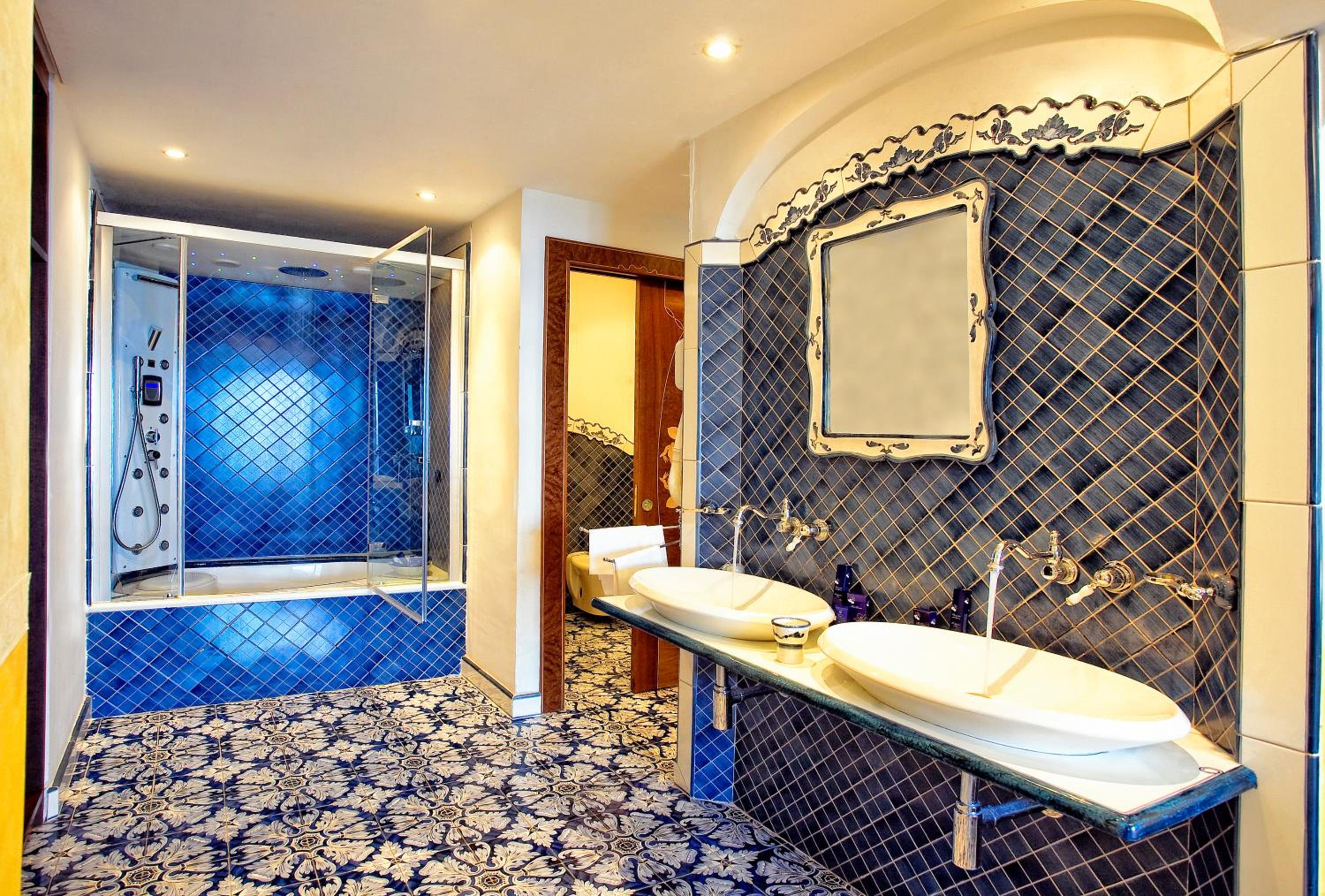 Deluxe Suite photo 2
