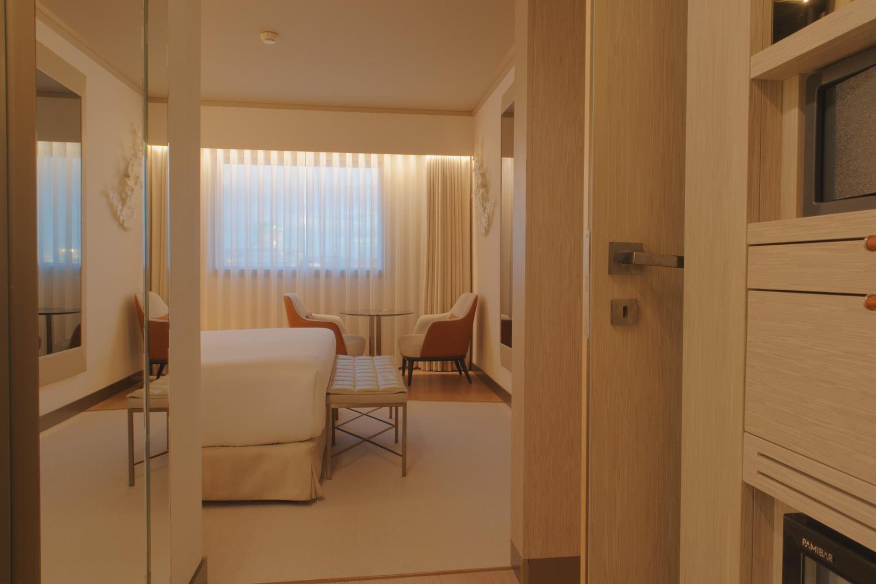 Deluxe Family Room - Photo 6