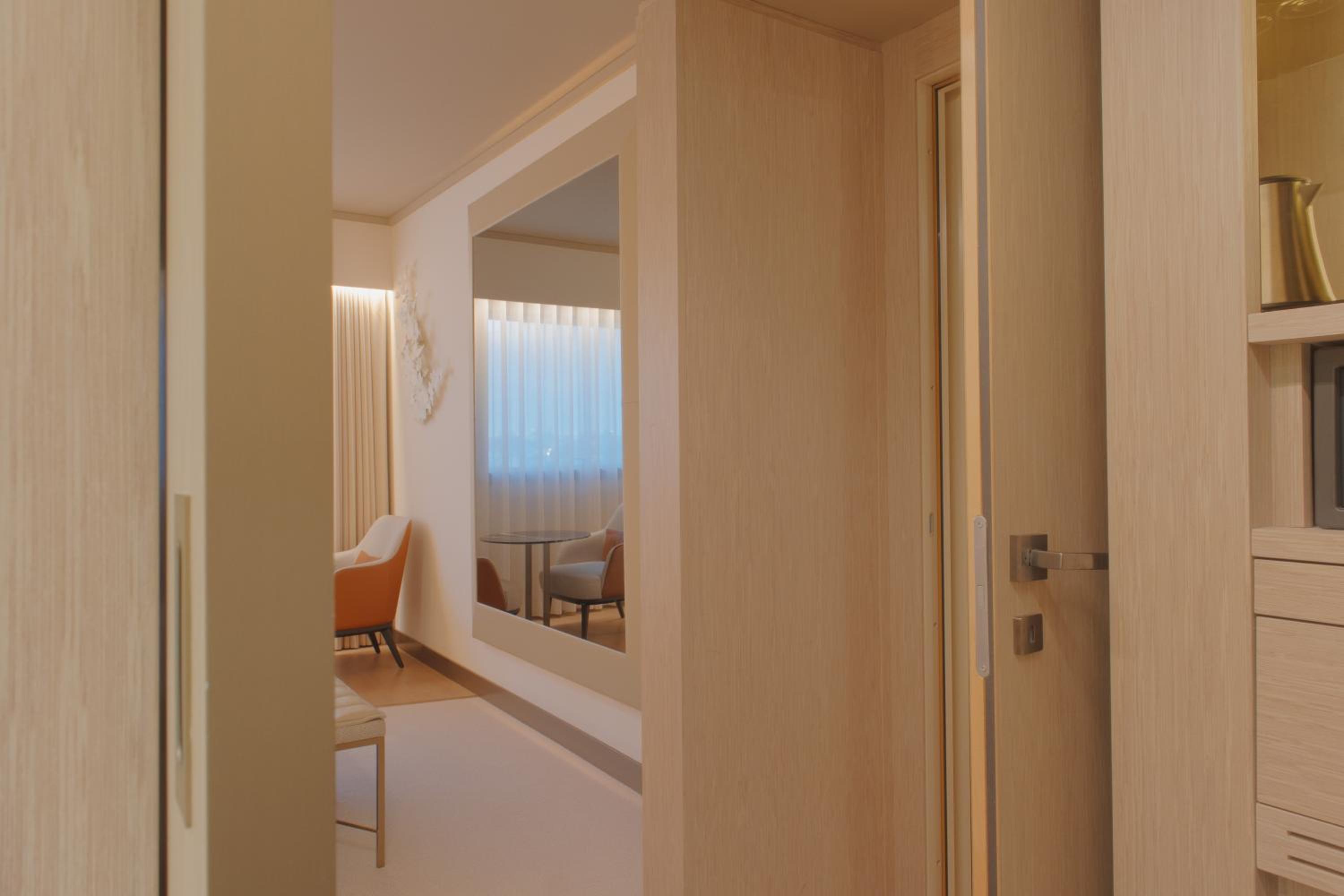 Deluxe Family Room - Photo 2