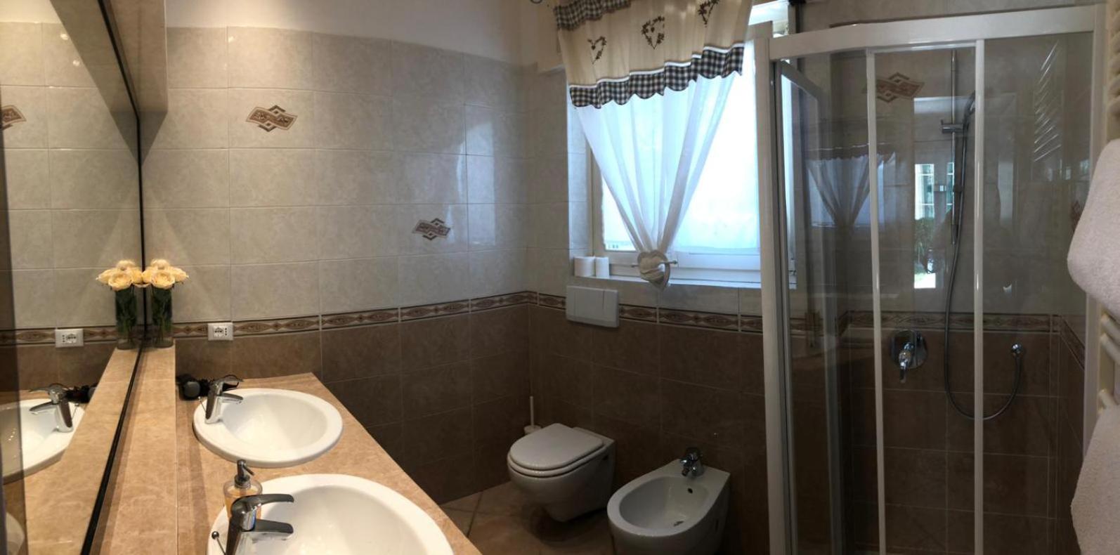 Double Room - Photo 8