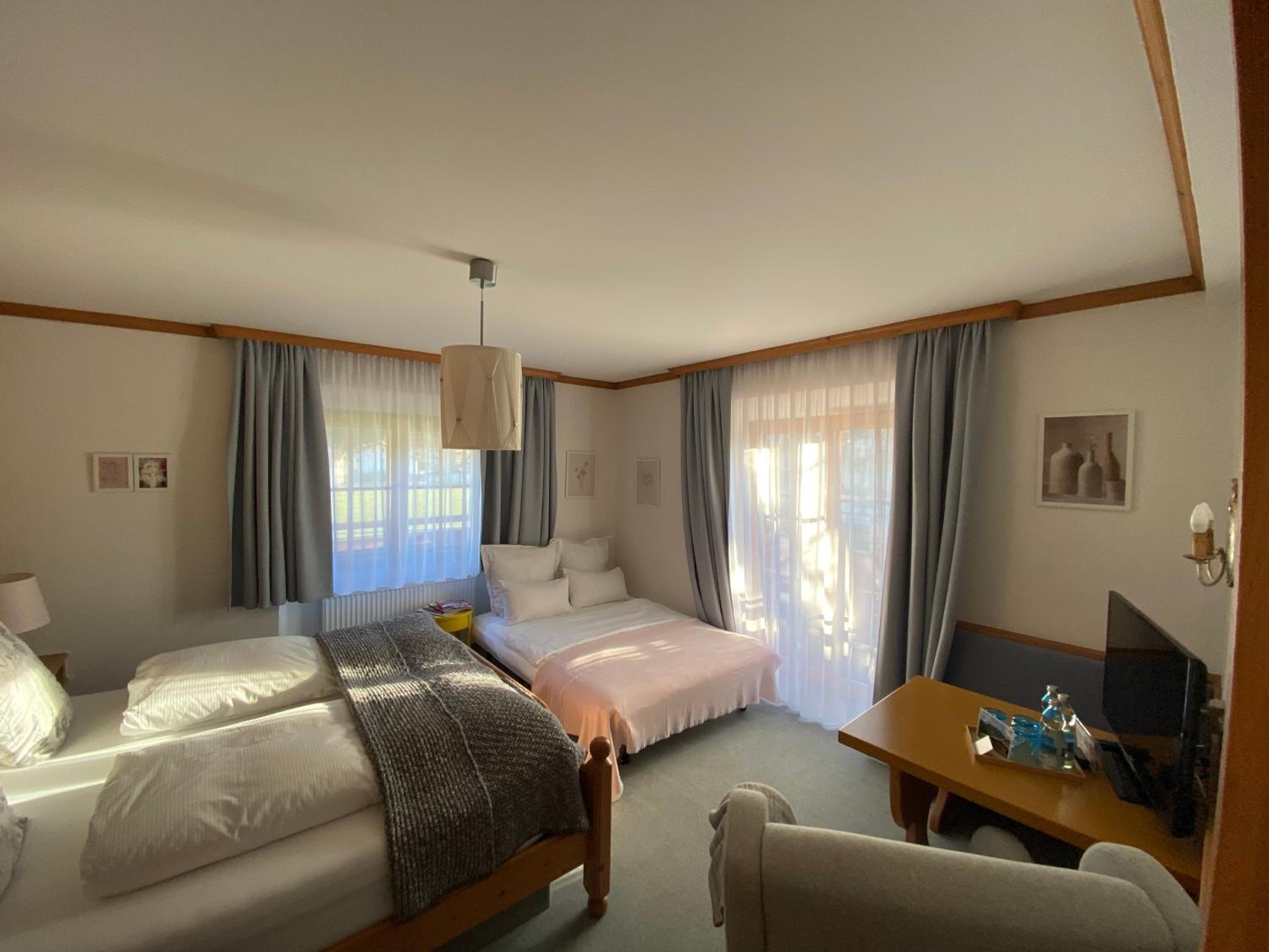 Large Double or Twin Room photo 1