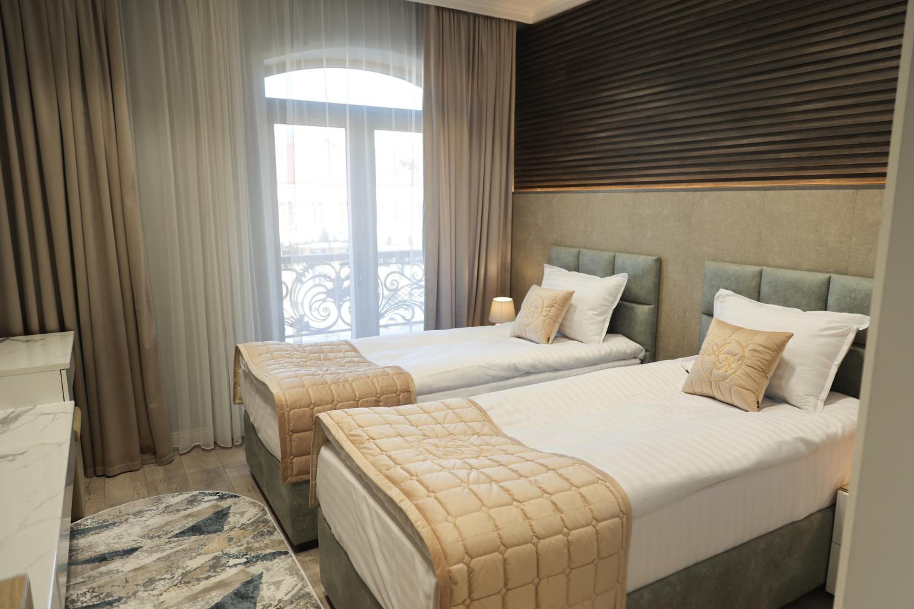 Superior Deluxe Double or Twin Room  - Photo 8