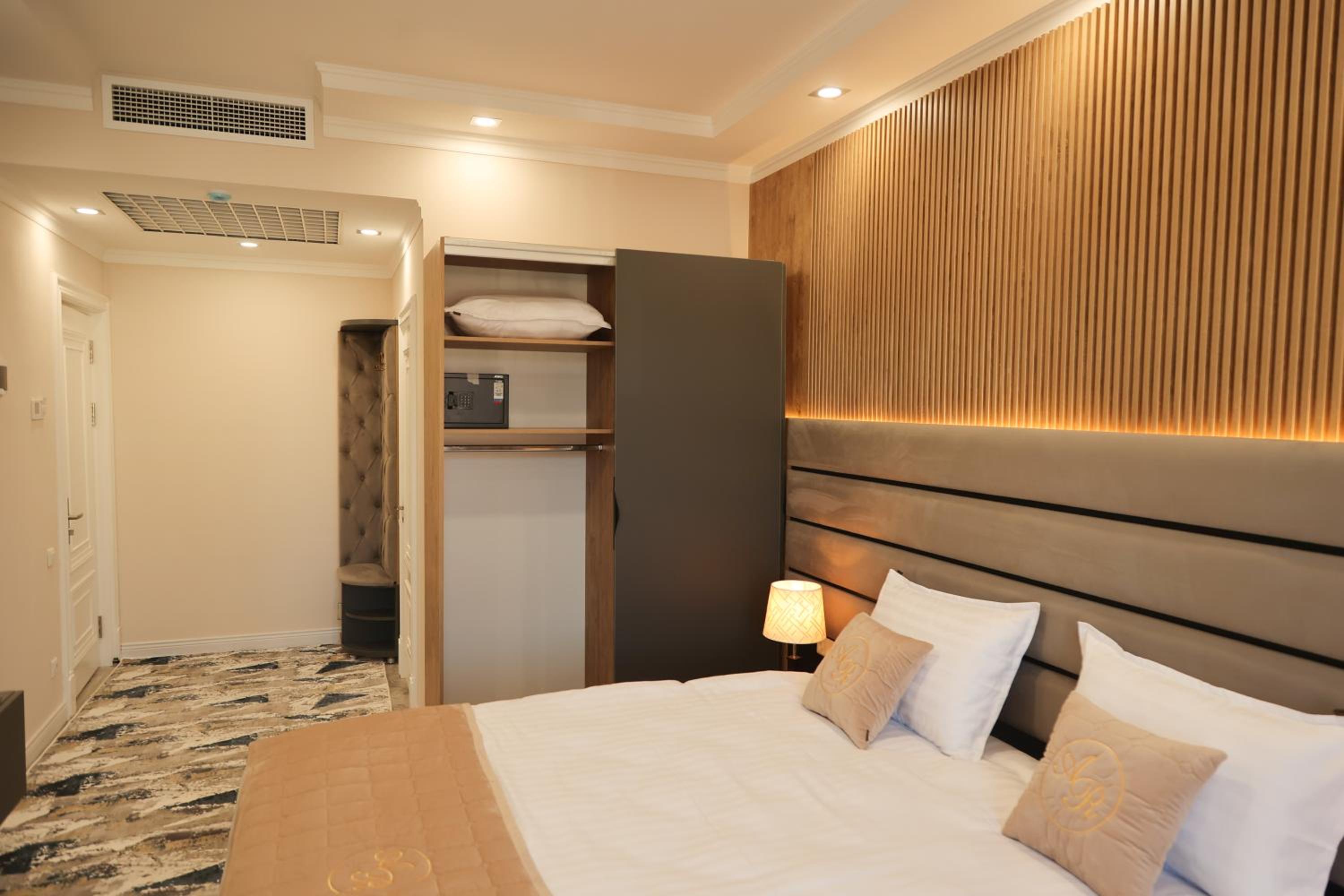 Superior Twin Room - Photo 13